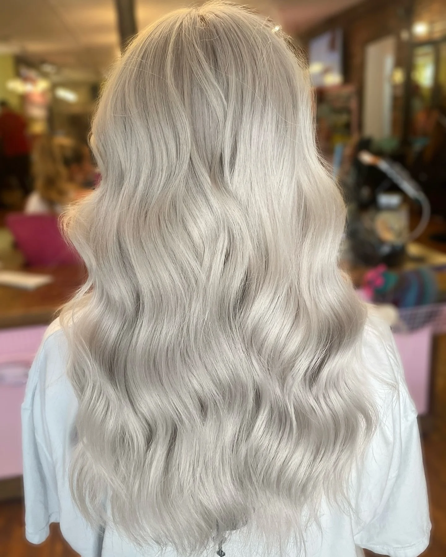 It&rsquo;s giving&hellip;. &ldquo;I just got my hair done @chachas_salon &ldquo; 🩵
#wellapickme #lexingtonhair #lexingtonhairextensions #lexingtonhairstylist #lexingtonkentucky #lexingtonky #sharethelex #blonde #lexingtonblonde