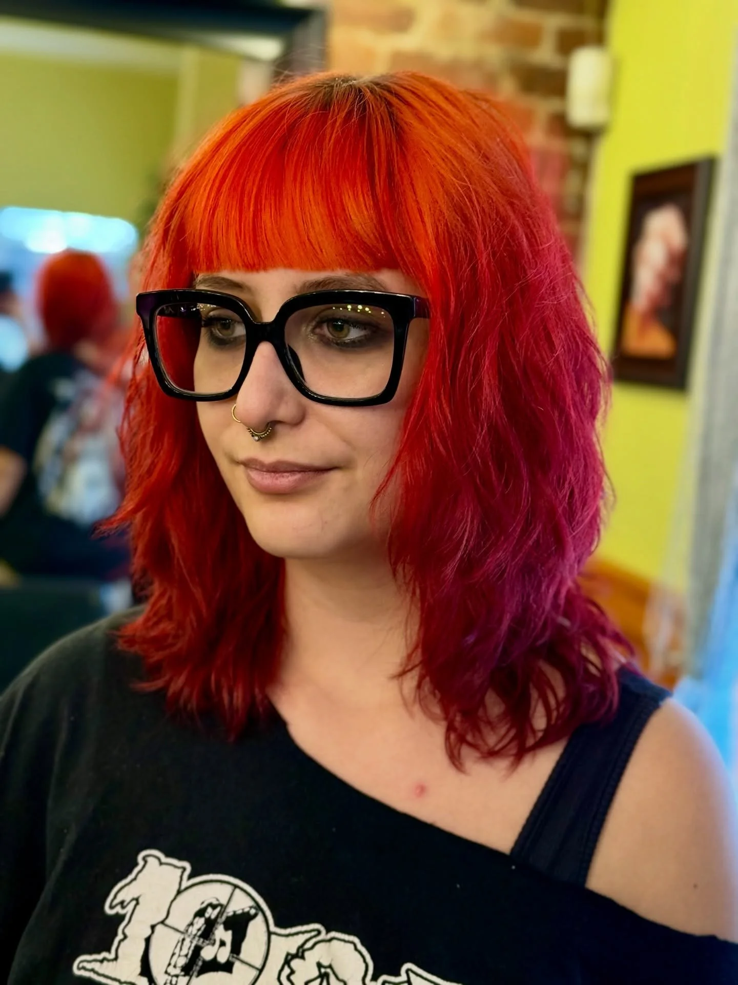 Hi! Miss when I posted regularly? I&rsquo;m working on being more present online this year 😄 This orange and red color melt was a fun project from last week. Let me know what you think🖤

#kentuckyhairstylist #lexingtonhairstylist #pravana #orangeha