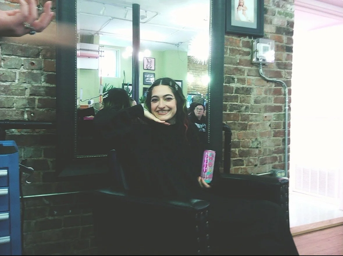 Pre community class picture that @kariscutsyourhair took. 🖤 Reminder that I have all education + appointment opportunities through the link in my bio. ⚡️