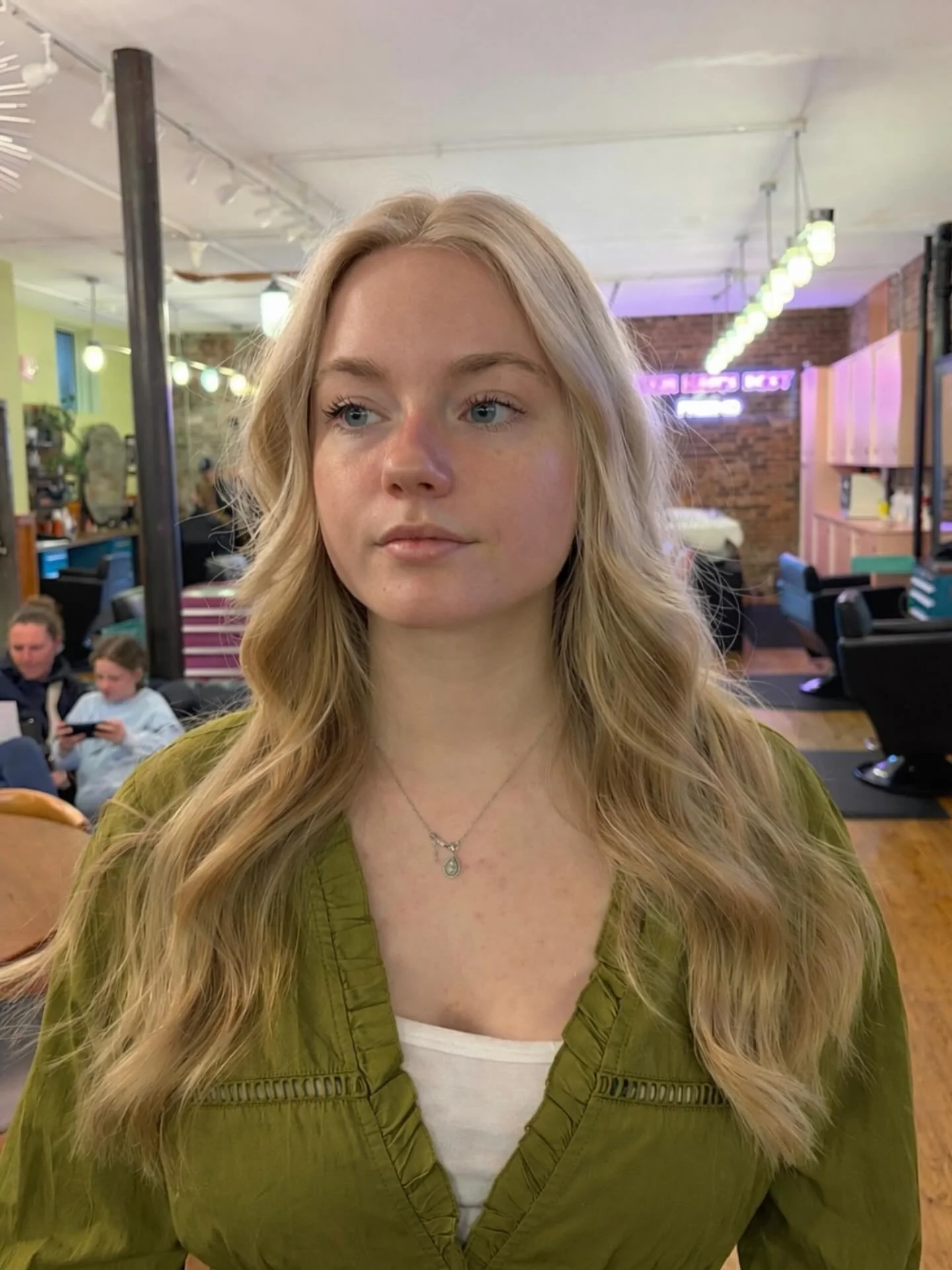 Bright Blonde + soft waves = Dream combo🤍✨

#hair #blonde #salon #longhair #wavy