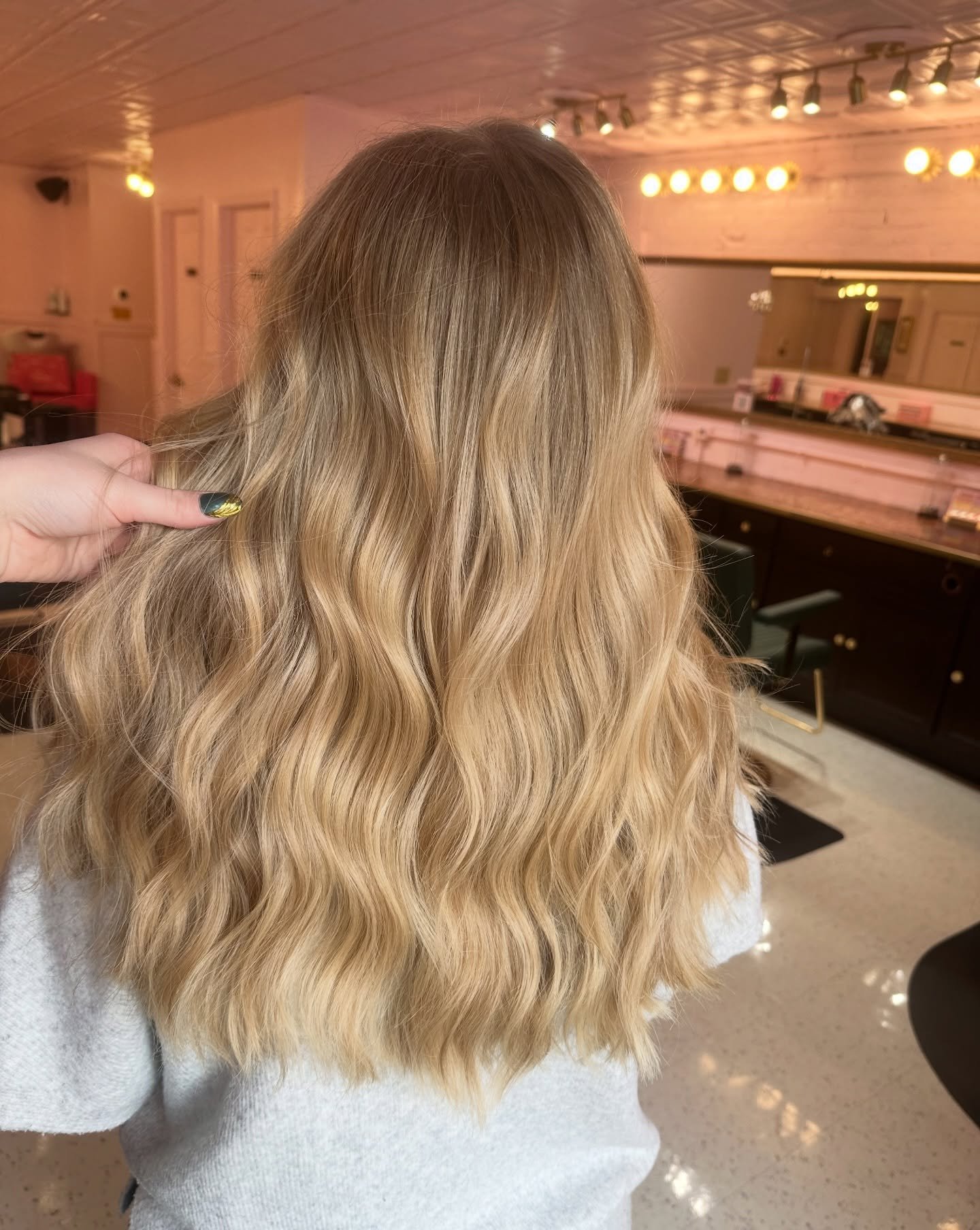 Blonding season is in full swing. 🌼☀️✨