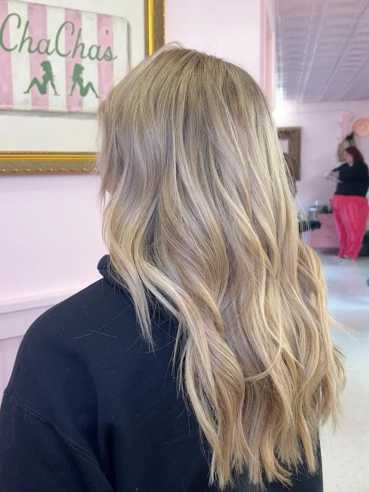 Blonde blonde💕🪩 #lexingtonky #lexingtonhairstylist #lexingtonsalon #universityofkentucky #lexingtonkentucky 

I still have some availability this week you should totally be cool and book an appointment! Link in bio💕💕