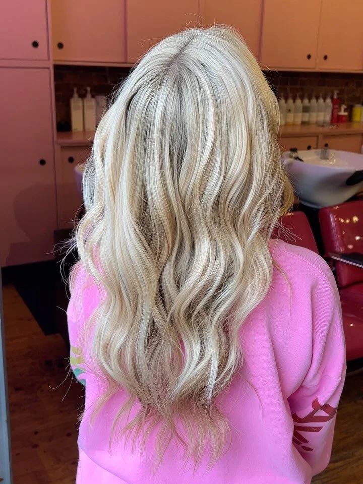 Would you believe me if I said I didn&rsquo;t use a toner?👀🔥

Allie was a new client and this girl has always had a toner, but she was down to mess around and find out what a raw lift can look like!! #universityofkentucky #hairstylist #lexingtonky 