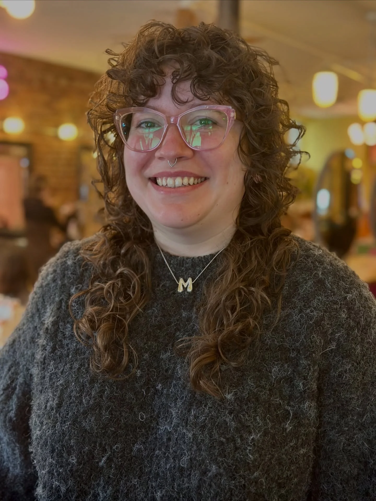 A curly shag is one of my favorite things to do. ✨
Razor cut with @jataifeather and Diffused using all @cultandking 🖤

#curlyshag #shag #althair