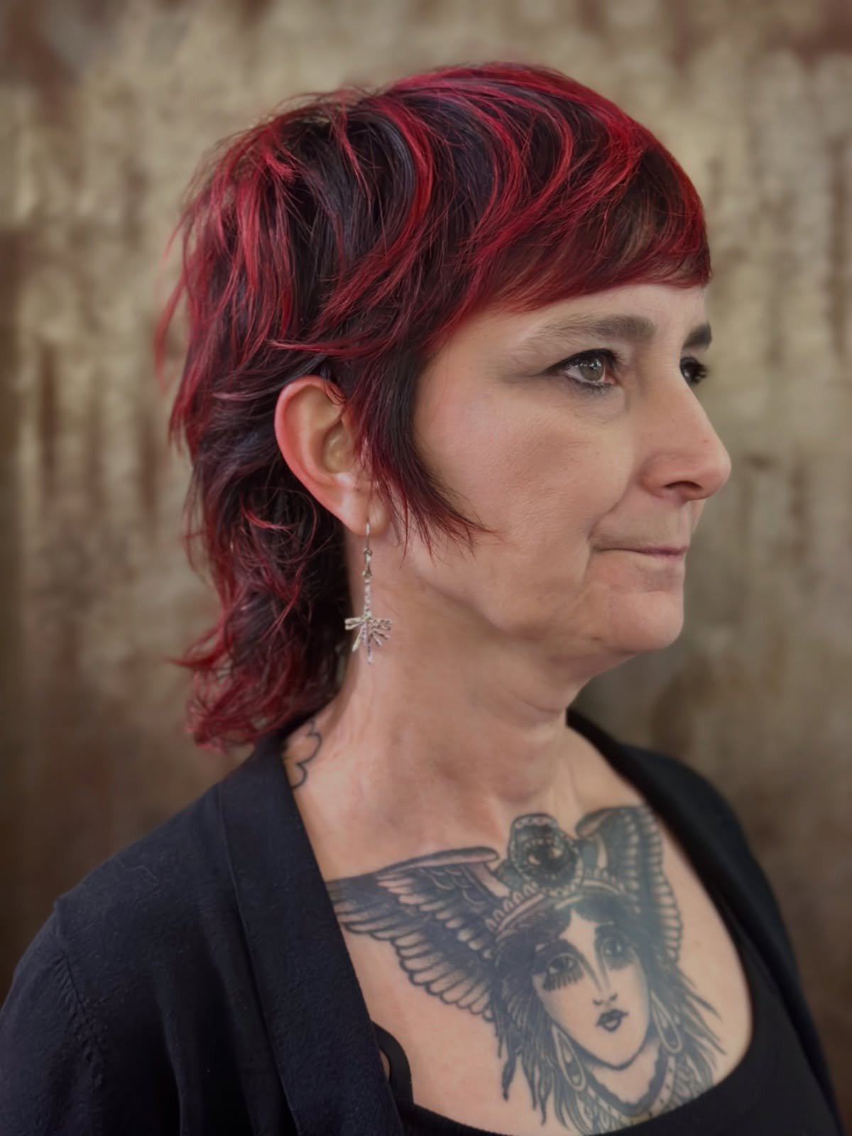 From green to red just like that. 🤝🏻 (on the coolest, @robin.new ) 

Cut with @jataifeather Colored with @wellahair + @pravana Styled with @cultandking 🤘🏻 

#mullet #redmullet #althair