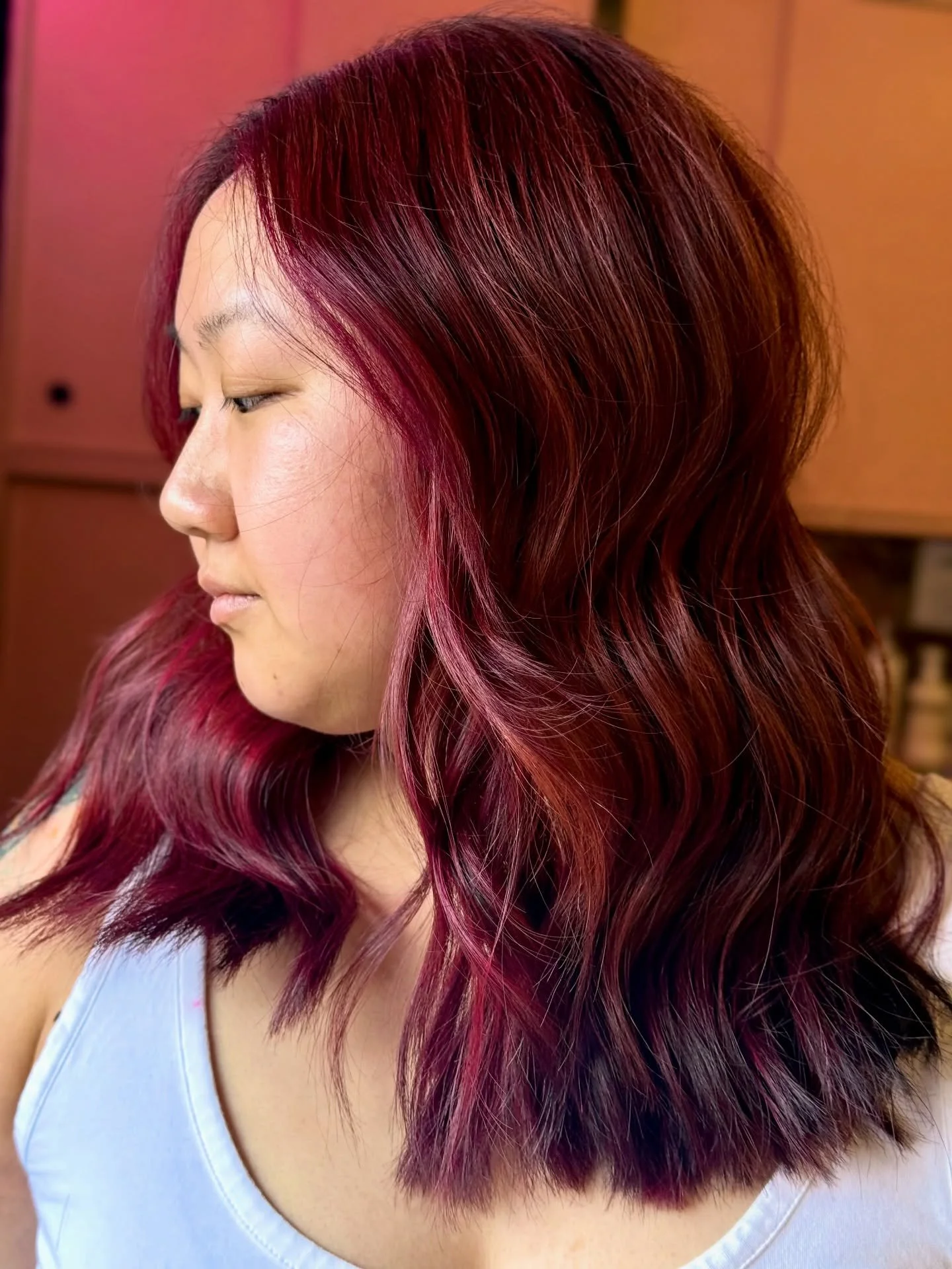 ITS SPRING!!!!! The sun is shining and now I can get hair pictures in my favorite spot in the salon again! This pink berry colored balayage is perfection 😍 I&rsquo;ll be back in the salon next week, can&rsquo;t wait to see ya!

#pinkhair #spring #ke