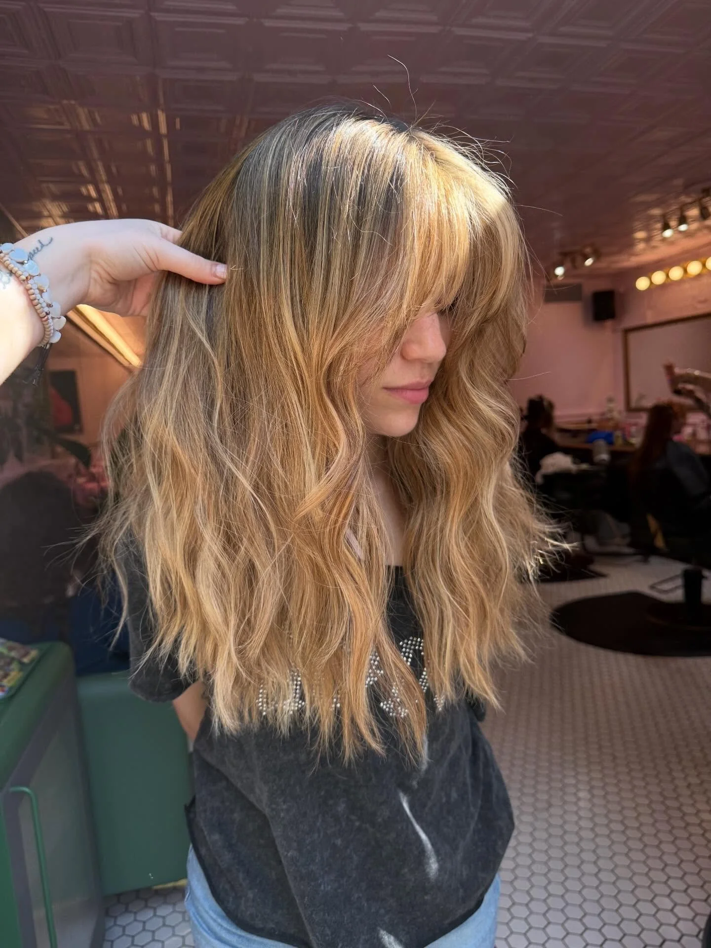 Blonde @c.bushh is back baby!!☀️ 
(Swipe to see all the foils&hellip;) 

#chachas #blonde #summer #lexingtonky #lexingtonstylist