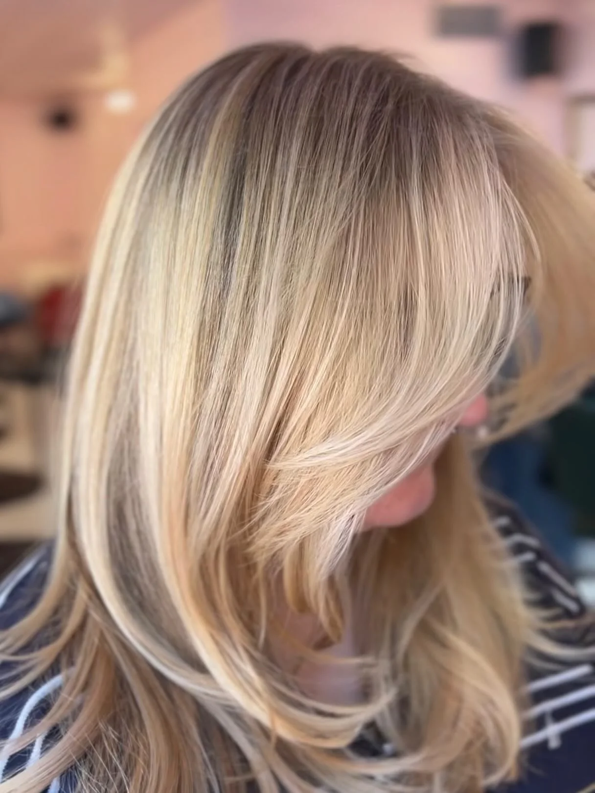 All in the details 🪩

#summerhair #blonding #salon #belowdeck