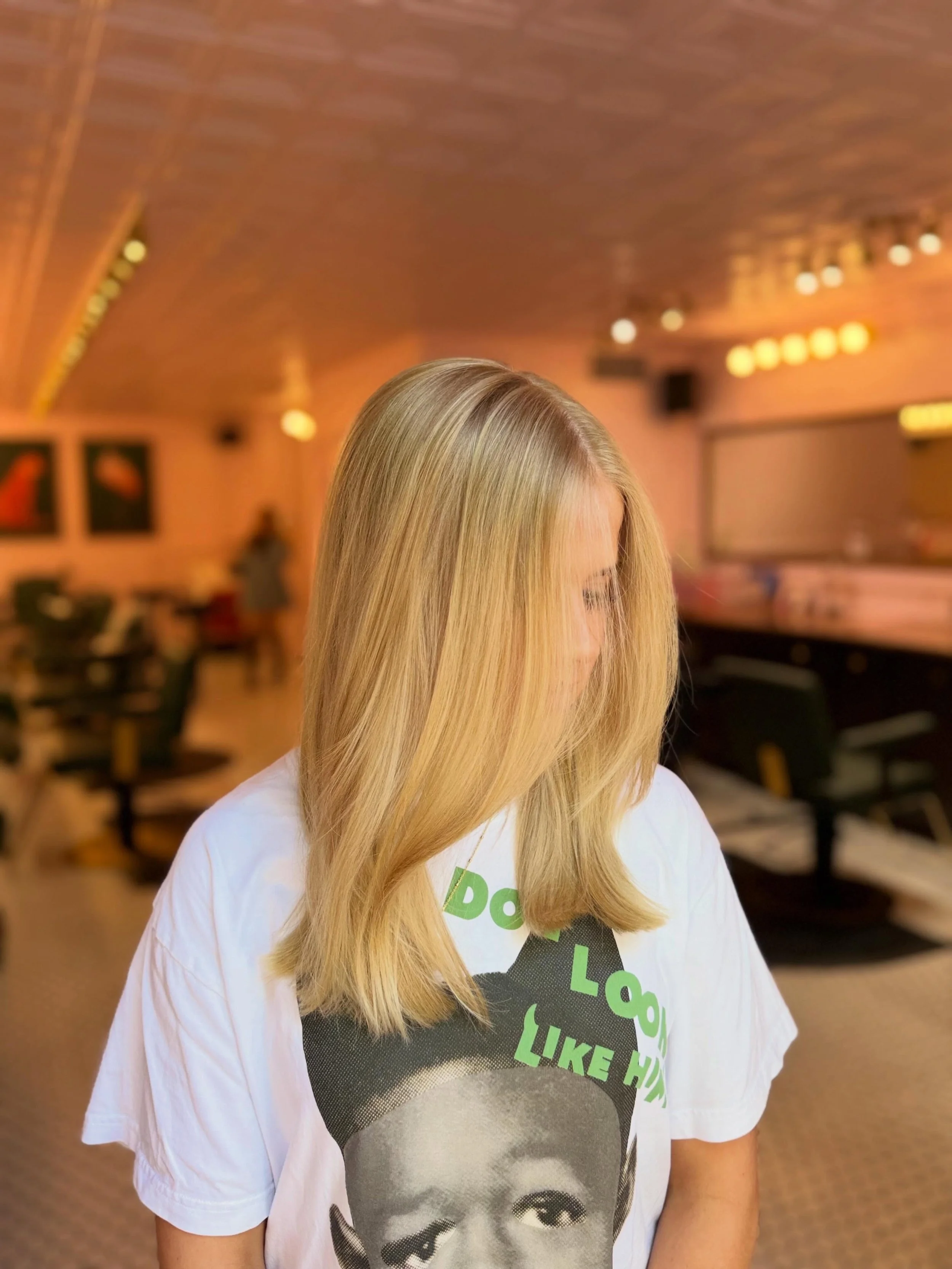 Transformed this 6 month grow out from our last blonding sesh😗✌🏻I love a soft grow out for my highlight girlies. You have the choice of coming to see me 4/5 times a year, or twice! You&rsquo;ll look bomb either way😏😏 LINK IN BIO!