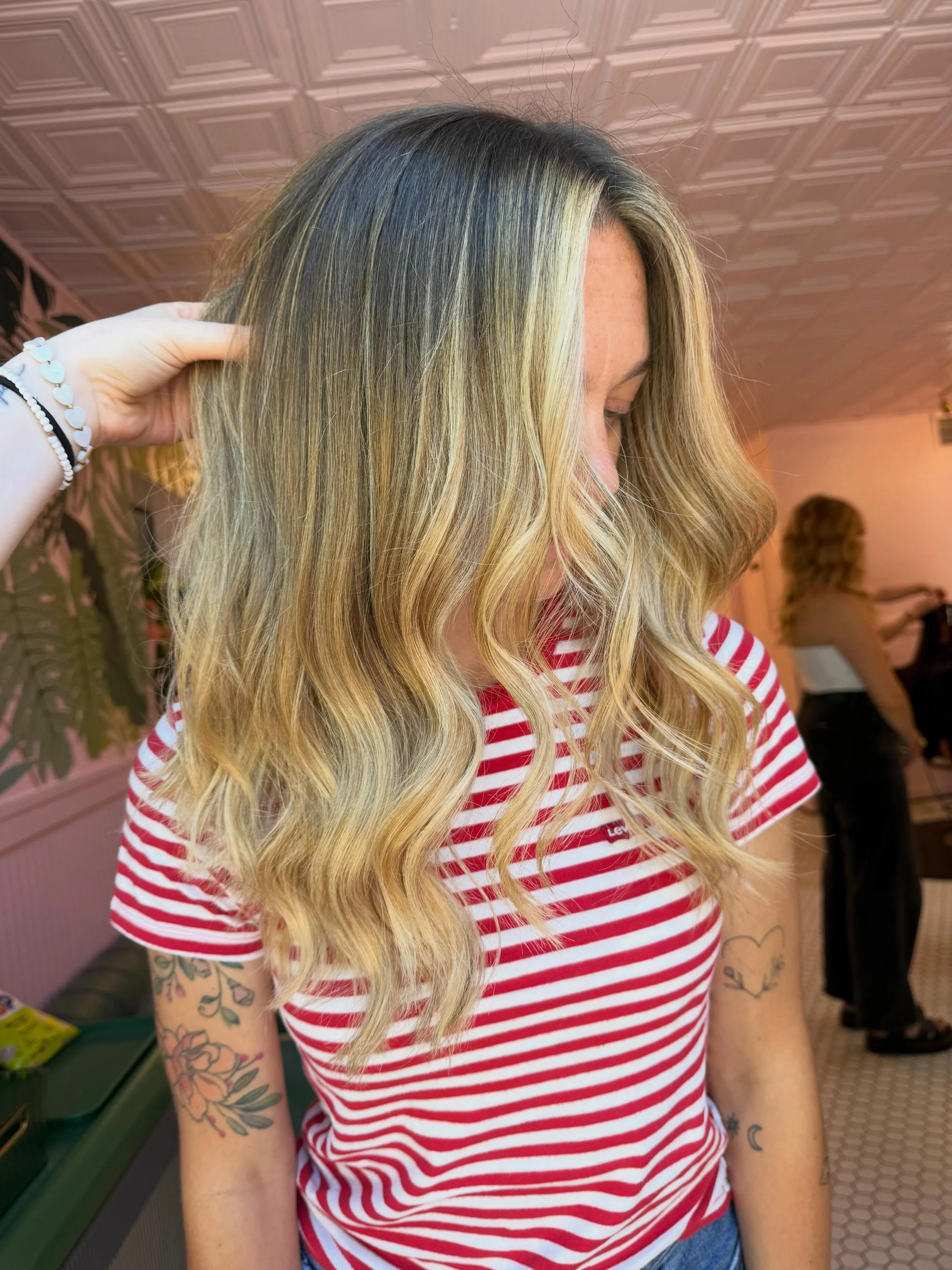 I&rsquo;ll be staring at this hair for the next 3 business days🫡

#chachaslex #blonde #lexington