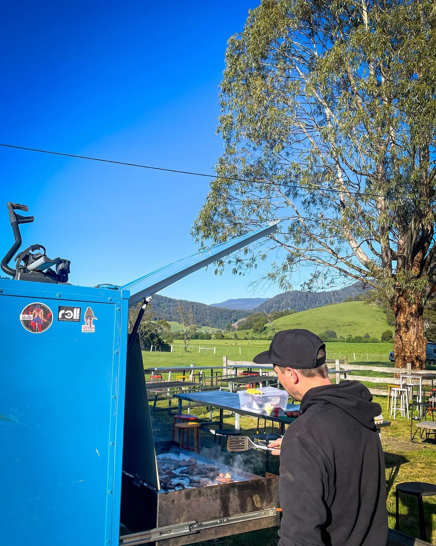 The 24/25 season is off and cooking!

Back at one of our favourite spots in North East Tasmania, the @pubinthepaddock. Publican Walter again lived up to his  legendary reputation hosting us!

Bacon and egg rolls from the BBQ master @bluederbypete to 