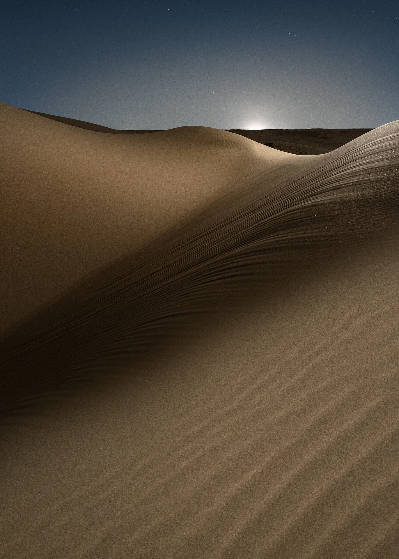 Detailed sand dune ridge texture shot with off-camera flash and ambient horizon light in Qatar by Hammad Iqbal