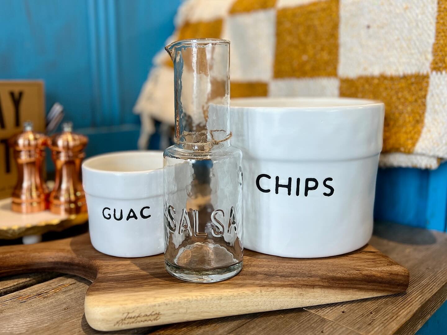 Are you team guac🥑 or salsa? Either way, we have all your entertaining or hostess gift needs for the big game! Open today from 11-4. 
#ggprettythings #superbowl #entertaining #hostessgift