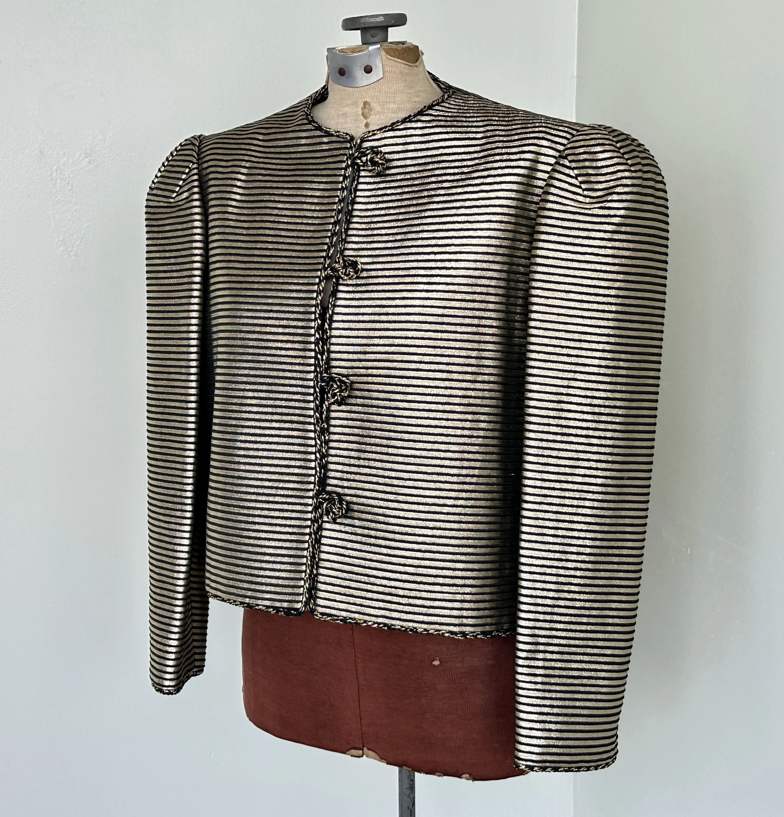 Vtg 80s Bill Blass Toggle Closure Short Blazer