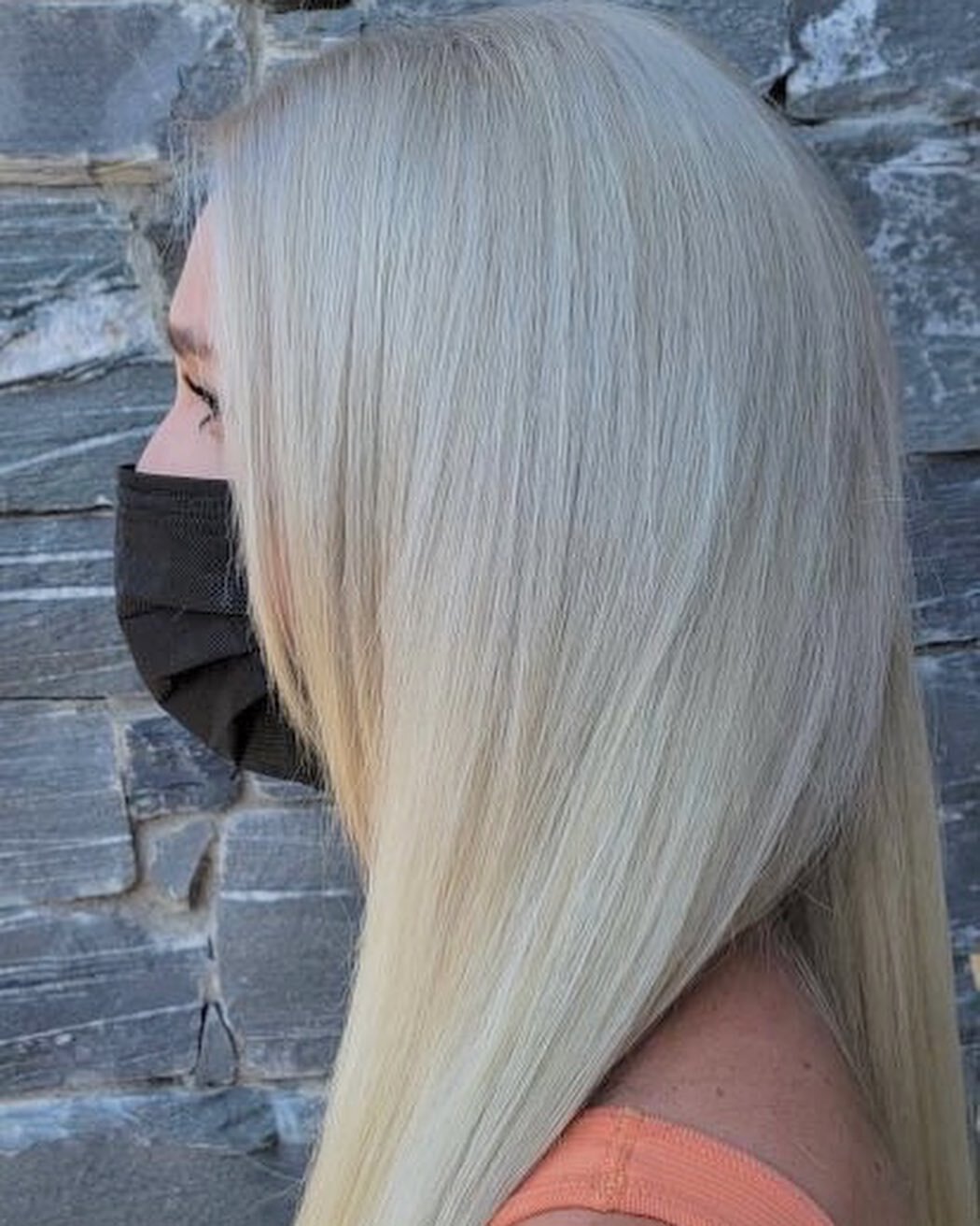 Bleach out 👩🏻&zwj;🦳
&bull;
&bull;
&bull;
&bull;
&bull;
#blondes #platinumblonde #silver #redken #shadeseq #hair #salon #stylist #smallbusiness #localbusiness #yyj #brentwoodbay