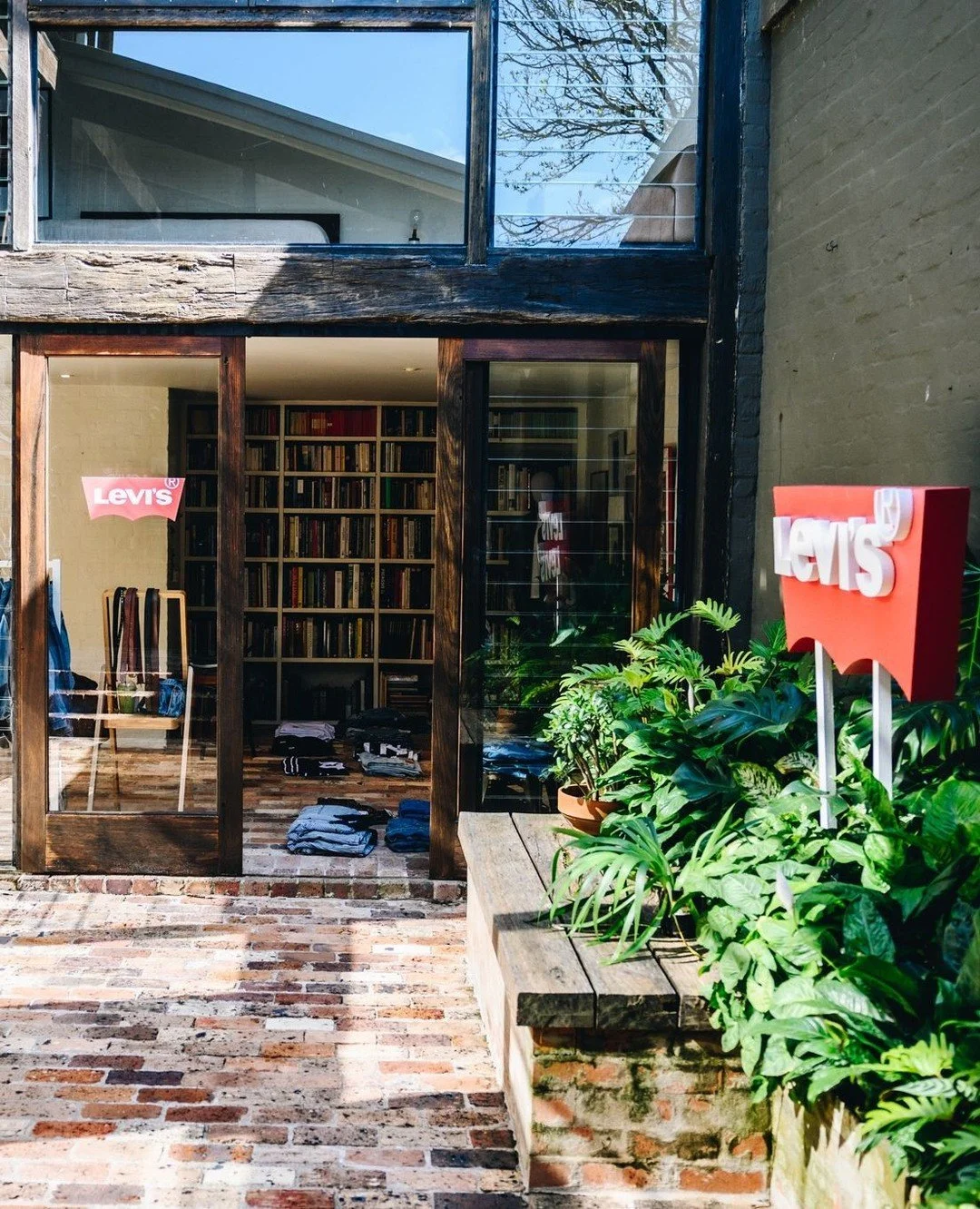 LEVIS ⁠
⁠
Client: @levis_anz | @slingstonepr⁠
⁠
The launch of an incredible collaboration between @levis_anz &amp; @lottierae_art.⁠
We brought Levi&rsquo;s authentic, creative brand aesthetic to life in a stunning warehouse space, where guests were i