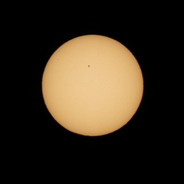 It&rsquo;s what 5700 degrees looks like&hellip; through the 400mm worth of Sony lens and a ND100000 filter. Good thing we&rsquo;re 150000,000 kilometres away here in #quintewest The surface of the sun is always evolving as solar flares and prominence