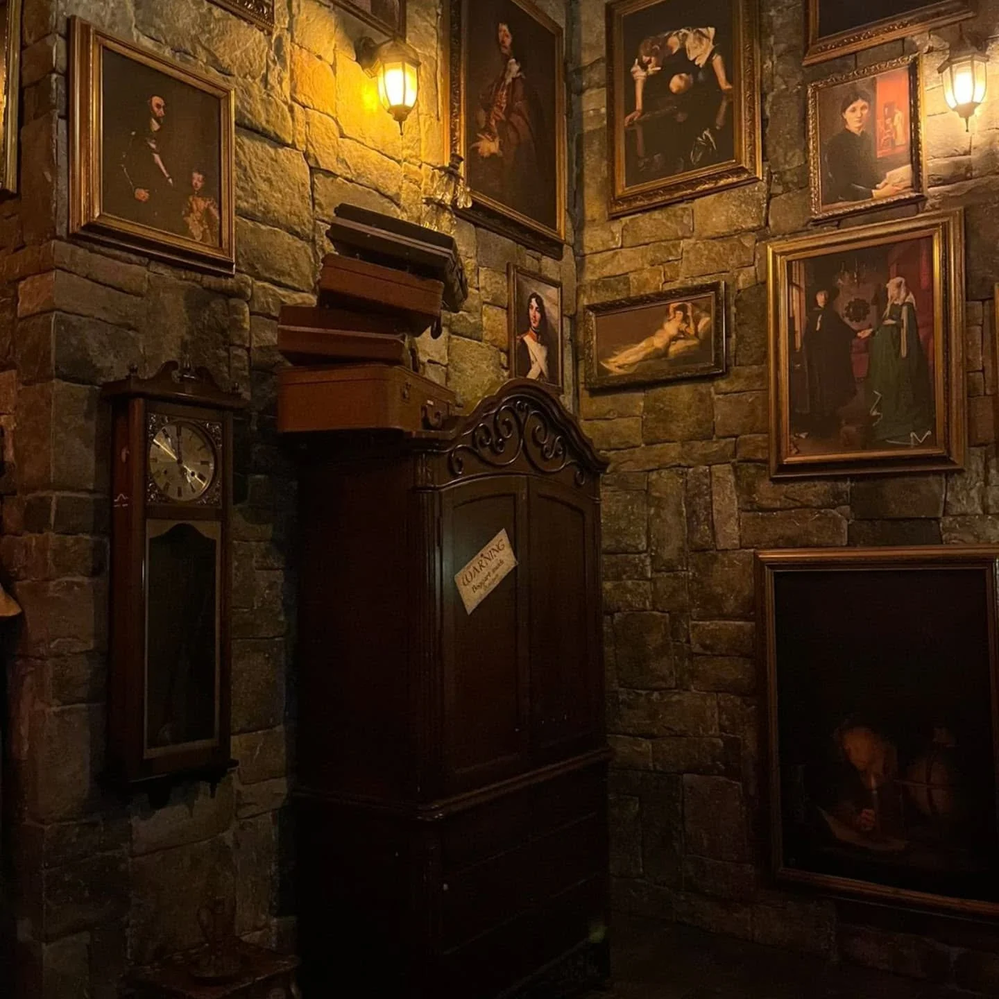 ENIGMA ROOMS