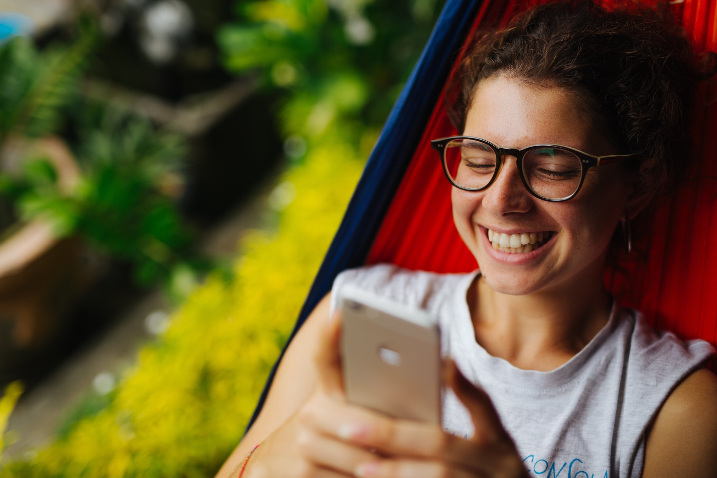 green-teenager-technology-technology-girl-smile-mobile-phone-phone-phone-smart-phone-laugh-teen_t20_ywpVaR.jpeg