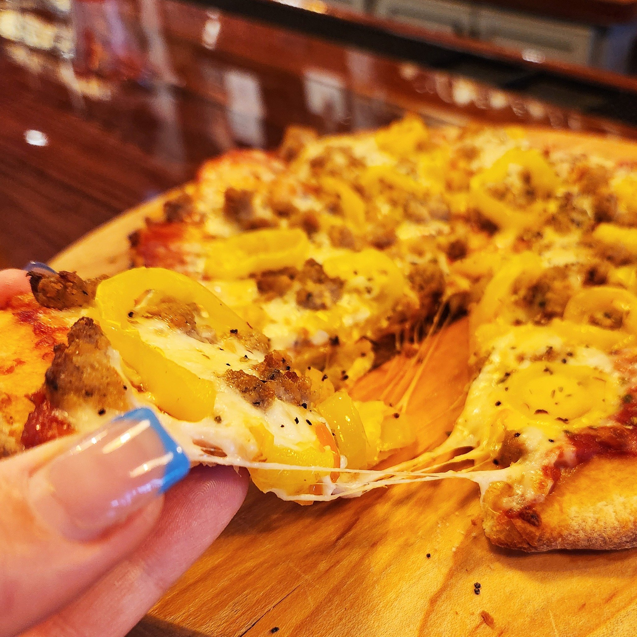 👀 Check out that cheese pull. 🍕 Did you know Heroes has great bites alongside great brews?  No need to meal plan tonight. Head on over and treat yourself. Open til 9P. #visitroc #iloveroc