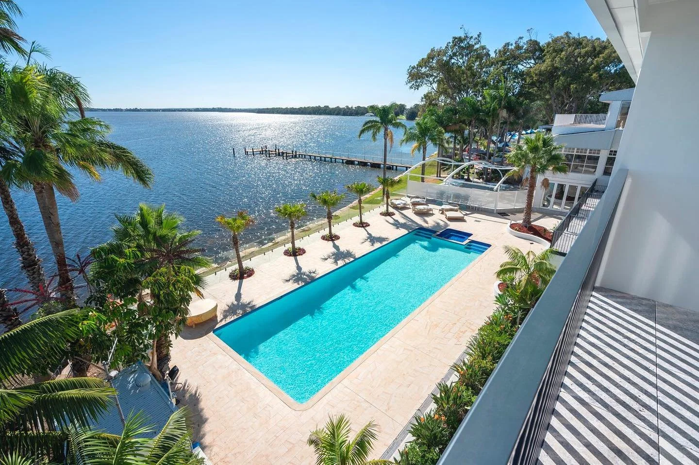 Beachcomber Hotel
Installation of over 4000 sqm of tiling completed at Beachcomber Pub, Toukley. Working with tight deadlines, saw an average man count of 15 tilers, daily, till project completion. 
Extensive tiling work ranging from Sandstone Pavin