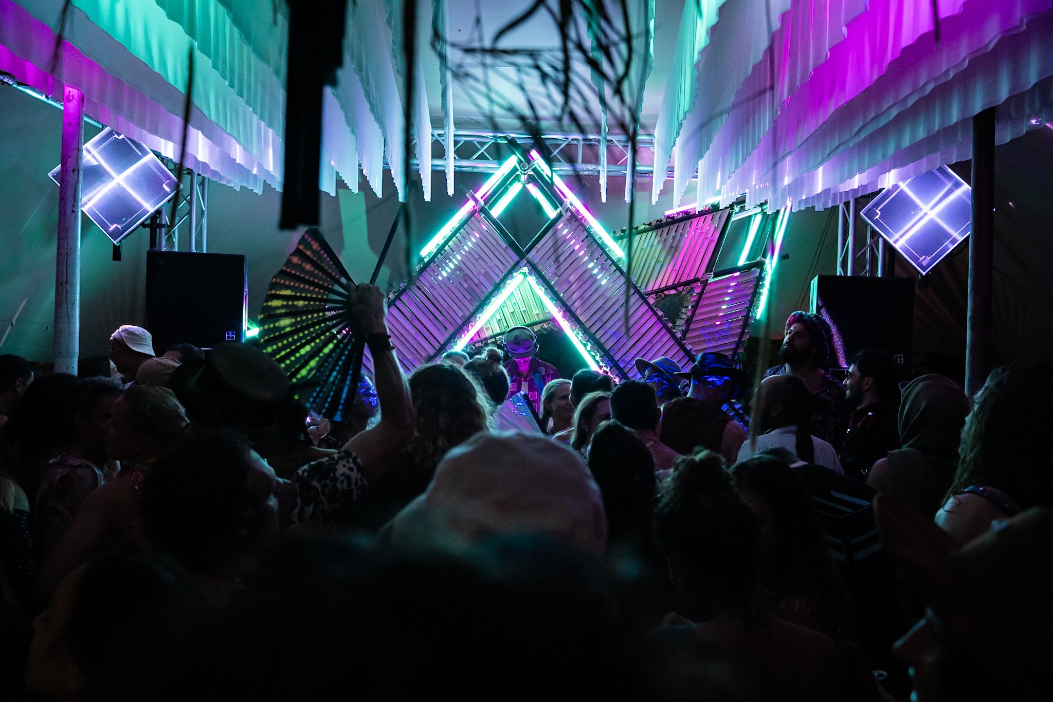 WAVES-015.jpg