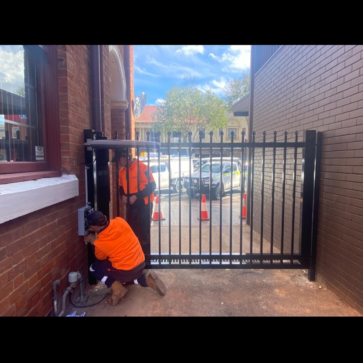 Automated Gate install completed for Mission Australia. This was in a tight lane way, but the team managed to come up with a solution to ensure the safety of the business and their assets. 
Give us a call for a free quote!