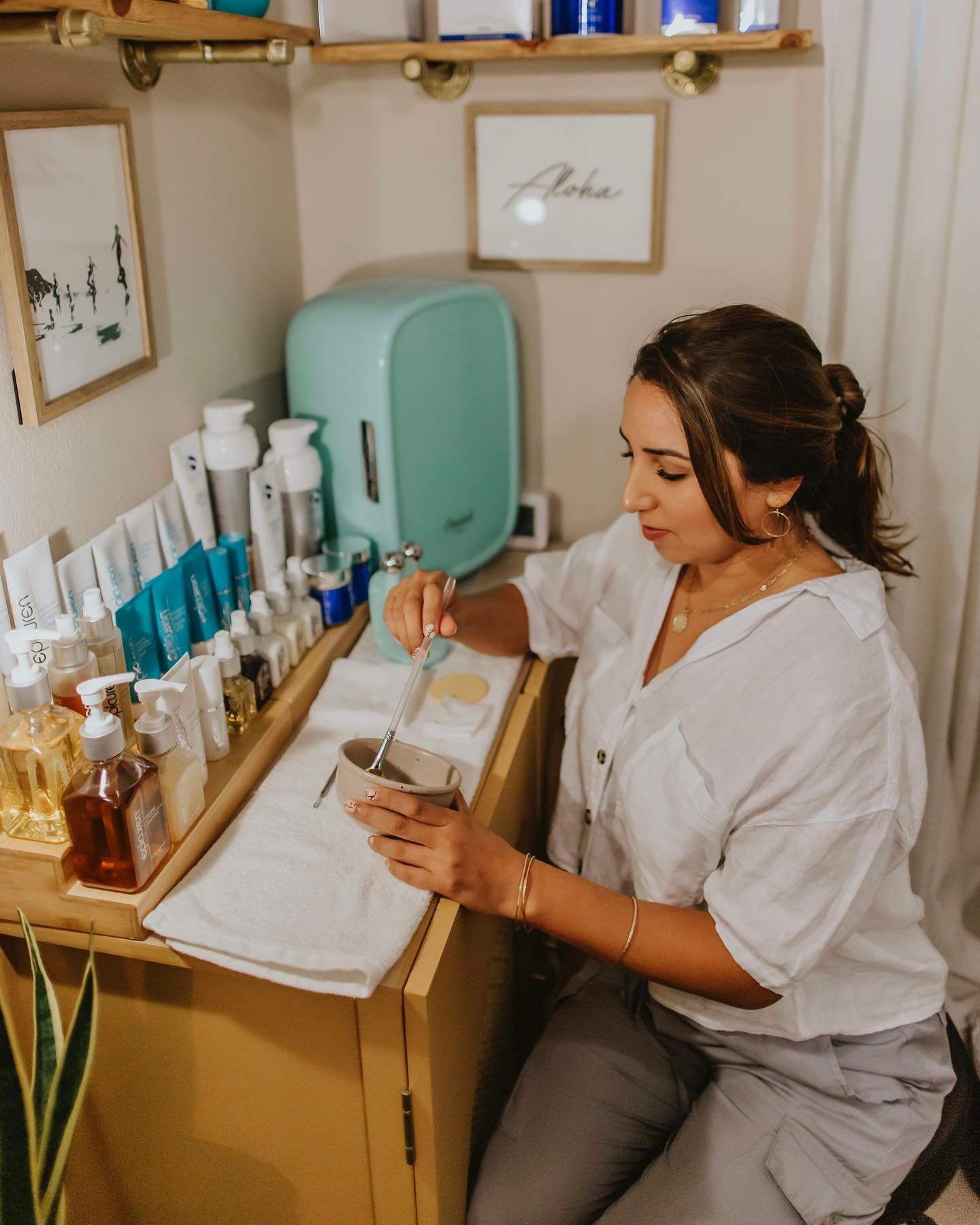 Ready for fast results and happy skin? 🙋🏽&zwj;♀️

Consultations are a great idea for taking the guessing out of your skincare and facial game. A Licensed Esthetician will listen to your concerns and lead you to the best skin of your dreams! 

Click