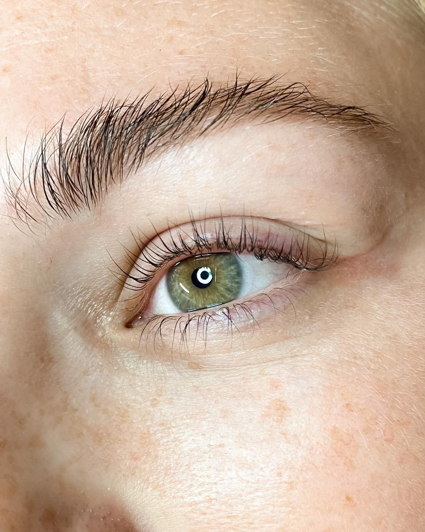 Carefree beauty always

Lash Lifting curls your natural lashes from base to tip, for an eye-opening look that is perfect for that minimalist beauty vibe.

Lash lifting is non-damaging and a simplified beauty hack that requires no maintenance. Results