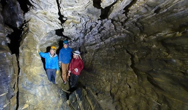 Grottetur i Dumdalsgrottene