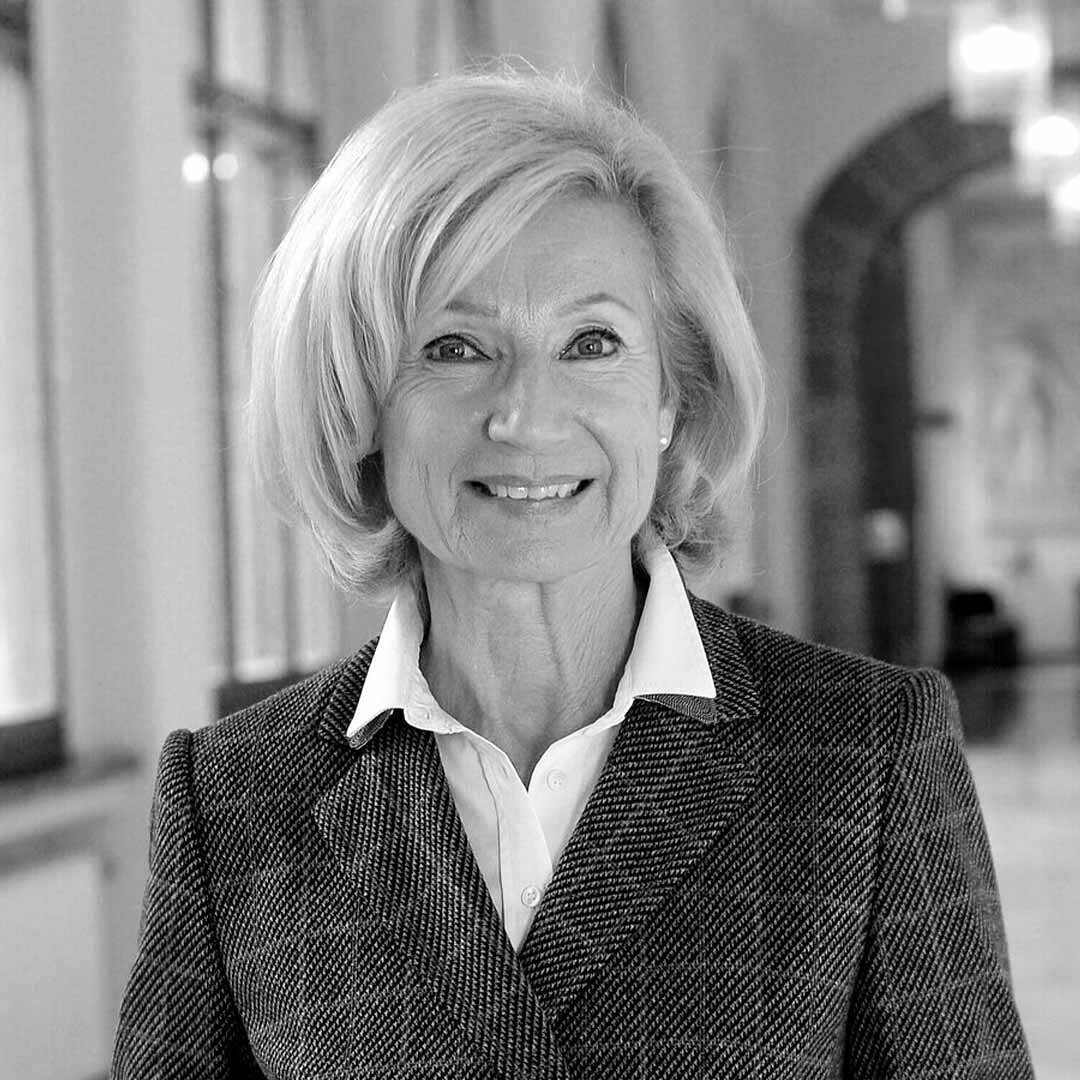 Prof. Dr. Julia Lehner
Bürgermeisterin der Stadt Nürnberg, 1996-2002 war die promovierte Historikerin ehrenamtliche Stadträtin der CSU im Nürnberger Stadtrat mit den Schwerpunkten Kultur- und Schulpolitik und leitete als Berufsmäßige Stadträtin