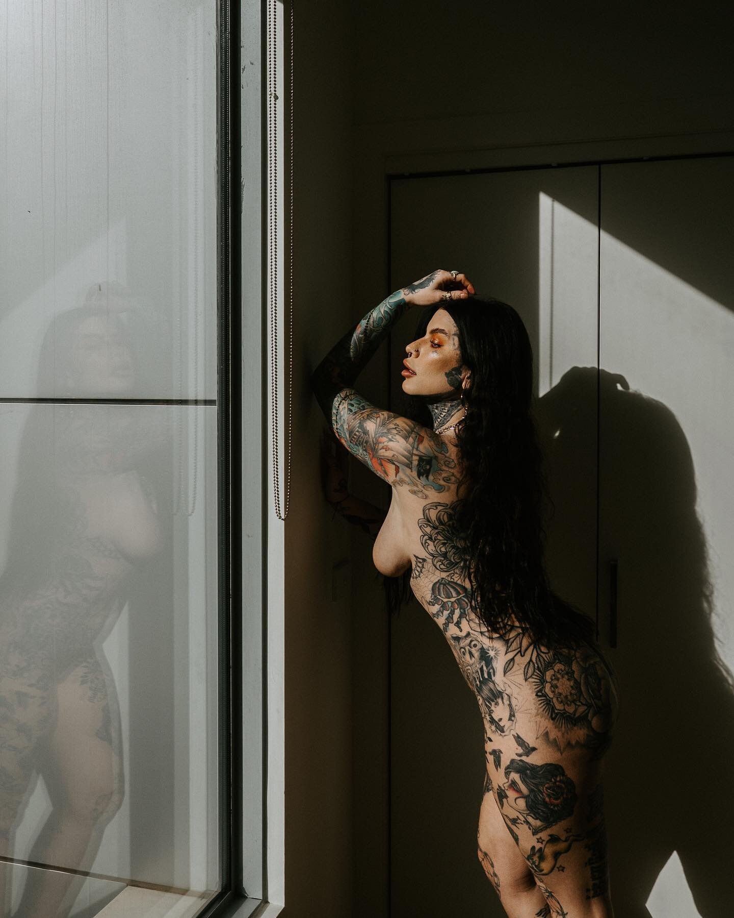 Between lockdowns
.
With the awesome @bunnyharlow
.
.
@olympus_au #tattoo #inkedgirls #melbournephotographer #portrait #melbournemodel #goldcoastmodel #bodypositivity #tattoomodel #model #inked #inkedgirl @bare.mag_ @madareff @tattoo.addictss._ @inke