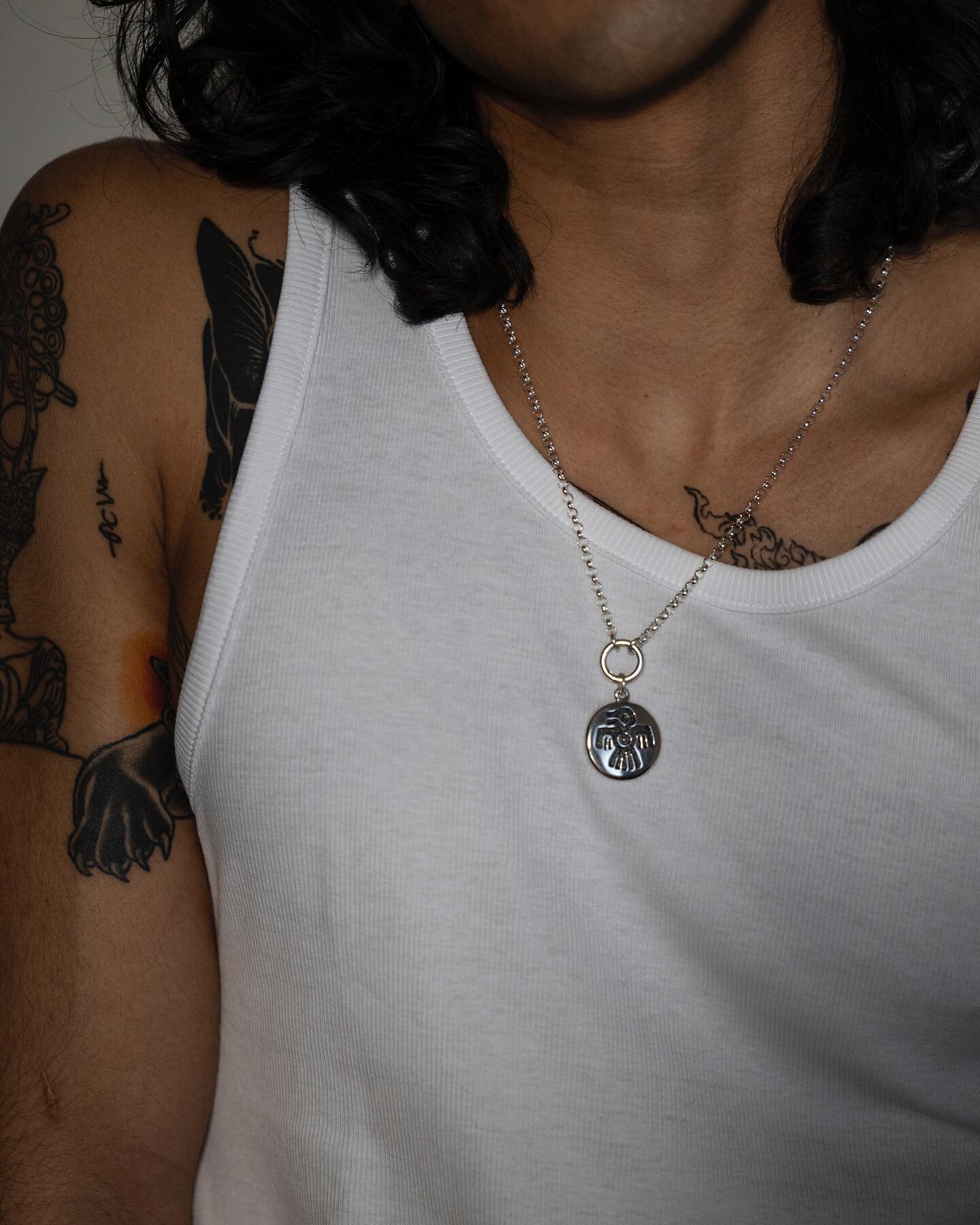 Thunderbird-bearer of happiness☀️

the classic chain is the perfect layering piece, wear it alone, with one of our statement pendants or add your personal favorite to create your own unique expression.

Link to web shop in bio🌟