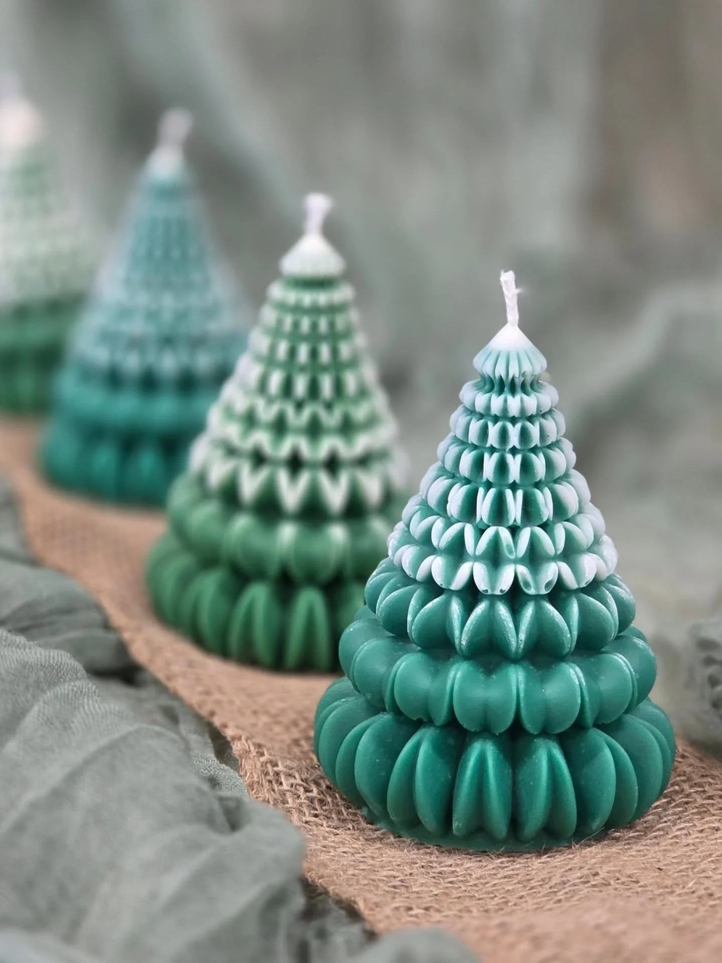 Suchst du ein Geschenk? 

In unserem Regal findest du verschiedenste Sch&ouml;nheiten und K&ouml;stlichkeiten! 
Handgemacht und aus der Umgebung. 

Komm vorbei!