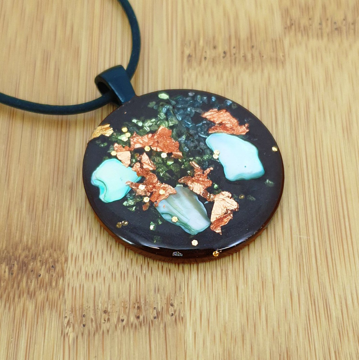 Pendant round 1.jpg