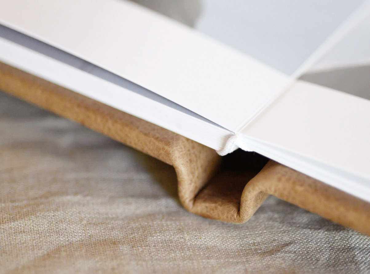 embodiment-boudoir-leather-album