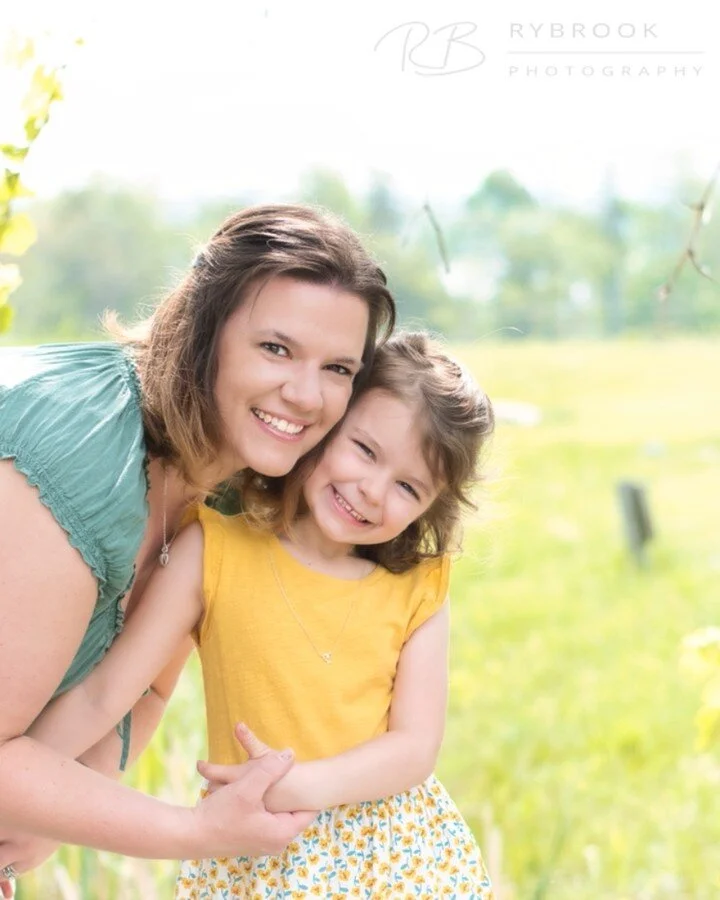 That bond between a Mother and Daughter. # Syracusephotography 
#syracusephotographer #lifestylephotography #syracuse #motherdaughter #rybrookphotography