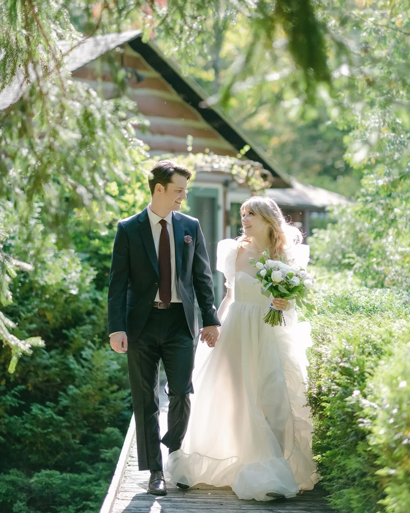 With all the Swiftie engagement excitement in the air - the world over! - I&rsquo;m reminded of this radiant Taylor-esque bride, with her presence, glow and grace. This backyard fairytale elopement at her parent&rsquo;s cottage was all straight out o