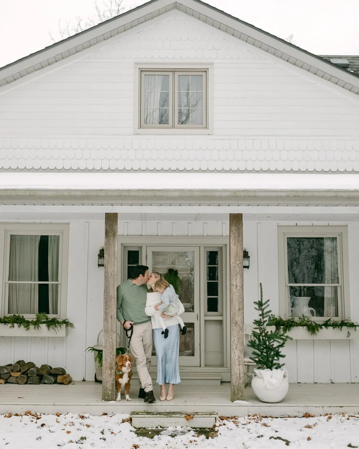 Those cozy countryside wintery days. 

#FamilyPhotography #BurlON #BurlingtonFamilyPhotographer #HamON #HamiltonFamilyPhotographer #MiltonFamilyPhotographer #OakvilleFamilyPhotographer #FamilySession #WinterPhotography #FamilyMiniSession #MiniSession