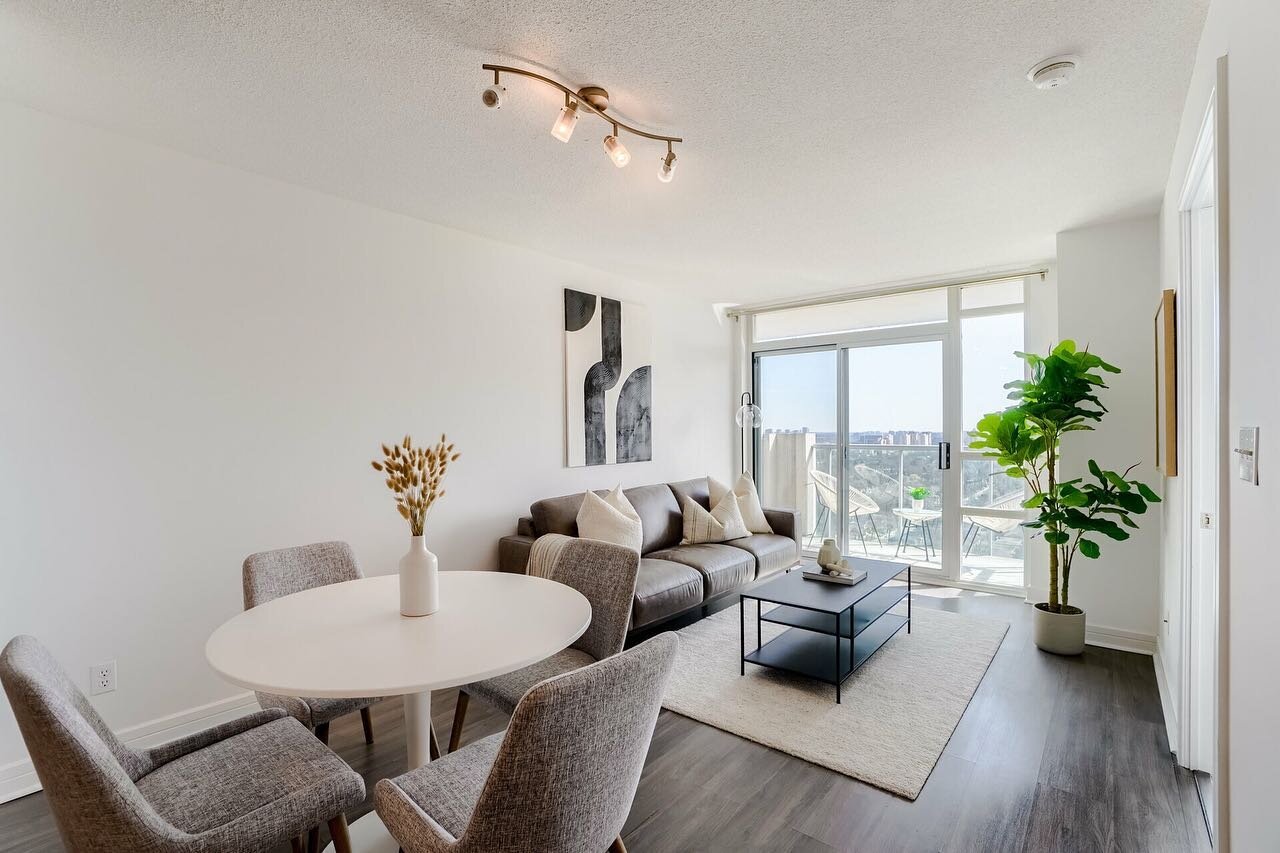 Check out our latest listing at LPH07-18 Harrison Garden Blvd! ✨
⠀⠀⠀⠀⠀⠀⠀⠀⠀
This  stunning 1 bedroom, 1 bathroom condo is located in the sought after Residence of Avondale. You don&rsquo;t want to miss this spacious unit with spectacular views and top