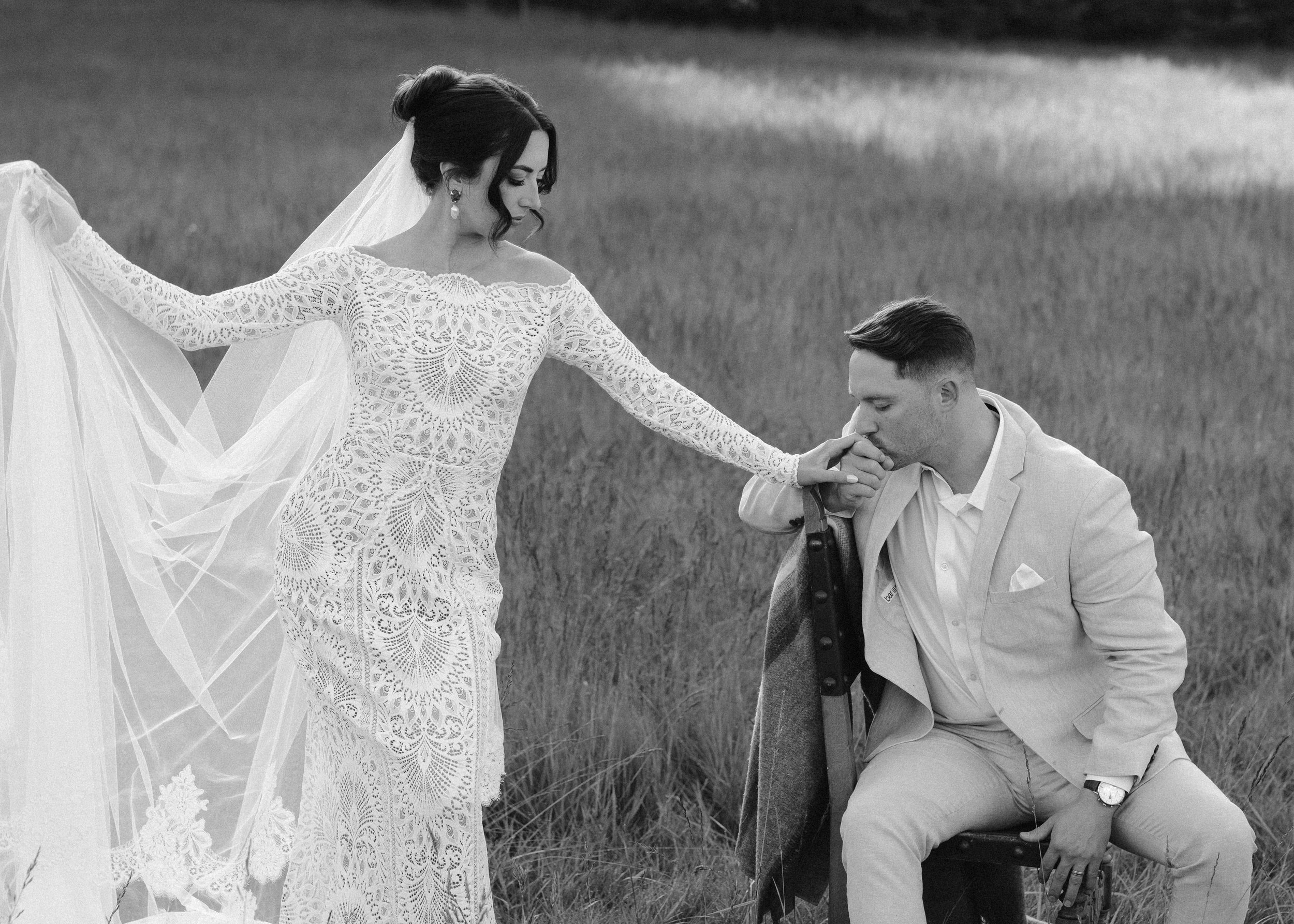  elopement couple at Leavenworth wedding venue 