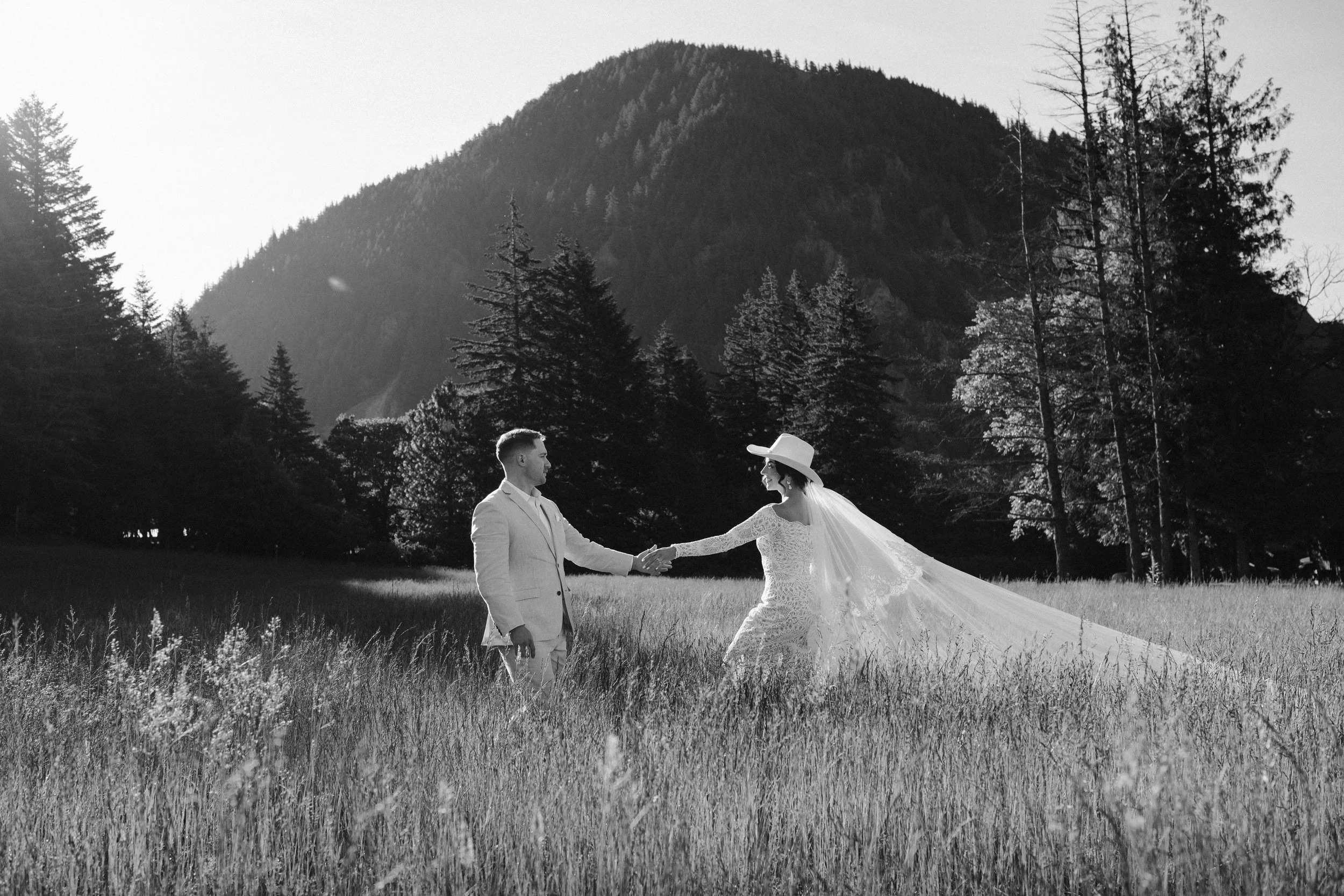 Leavenworth Wedding Venues for Couples Who Want the Outdoors and Their People