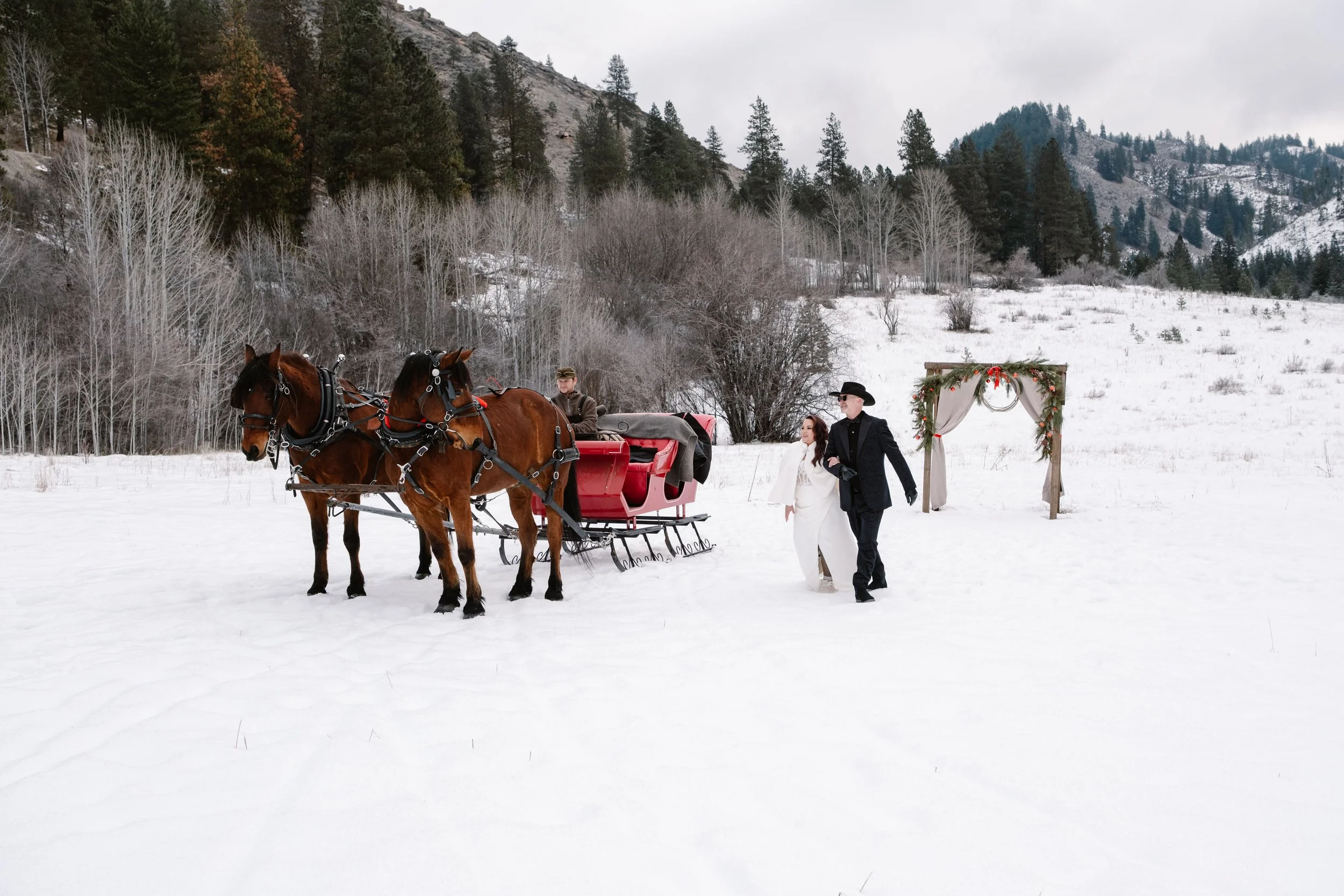 Leavenworth sleigh ride elopement