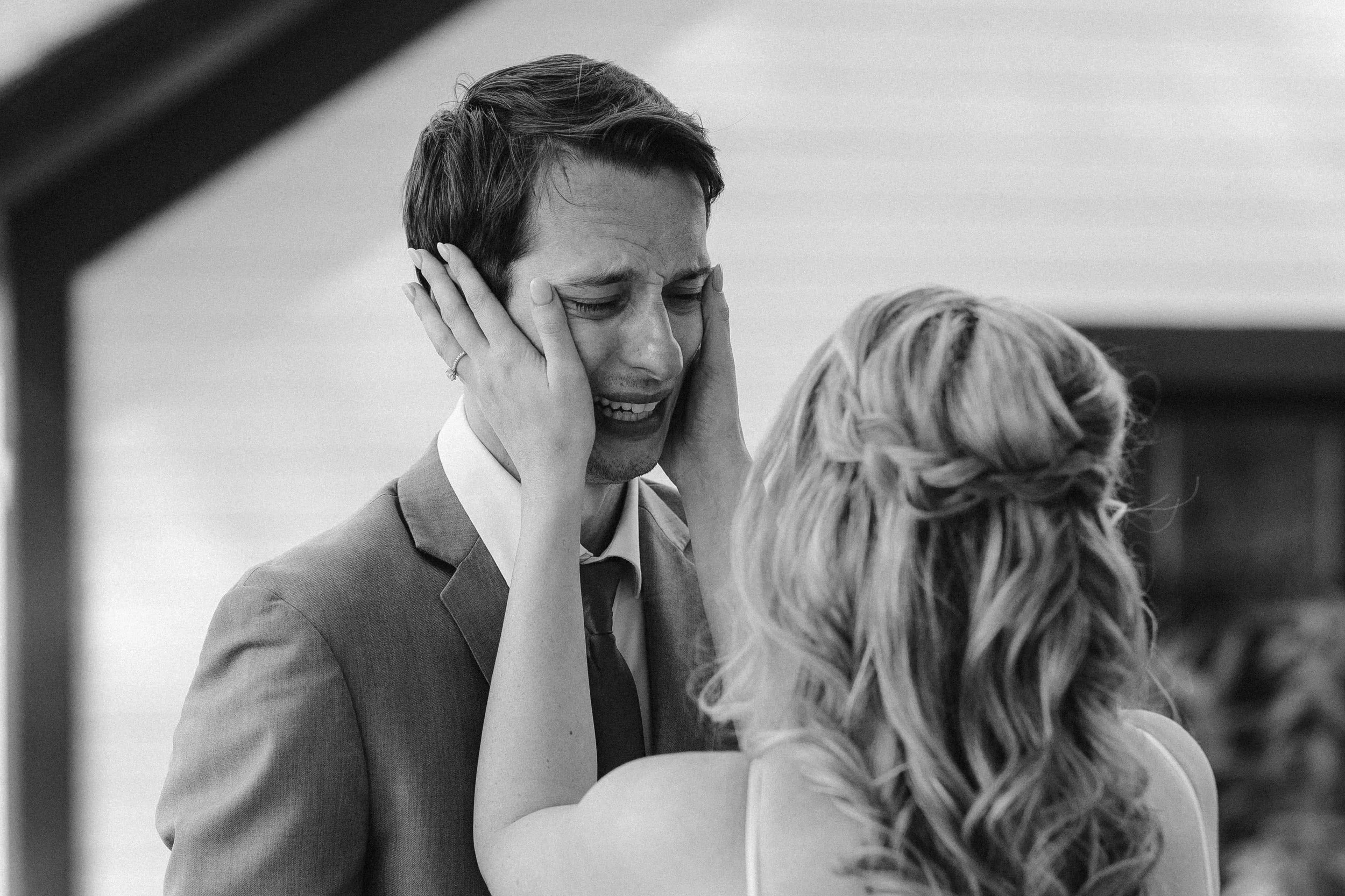 Emotive wedding photography in Washington