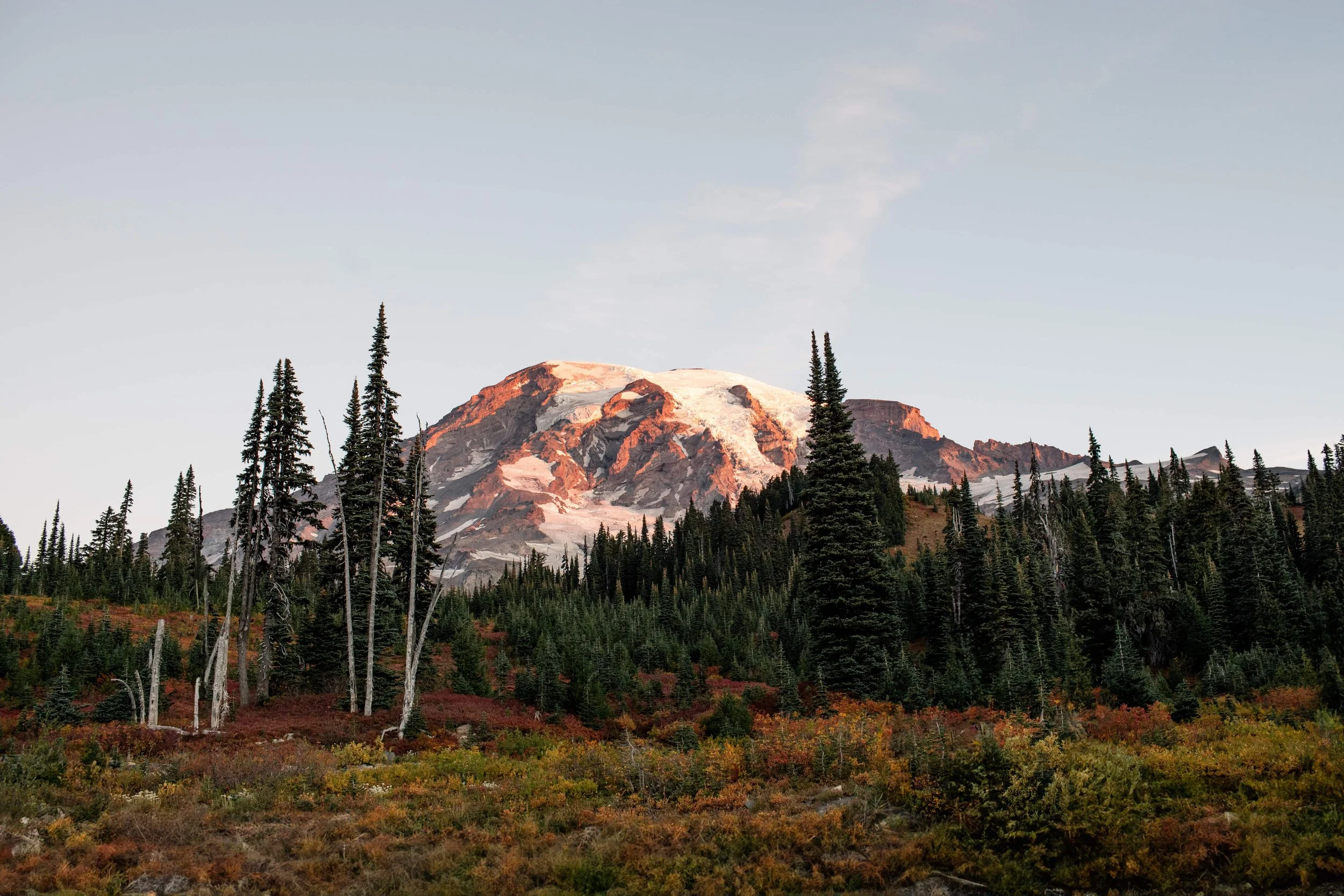 Sunrise on mt rainier during a mt rainier elopement