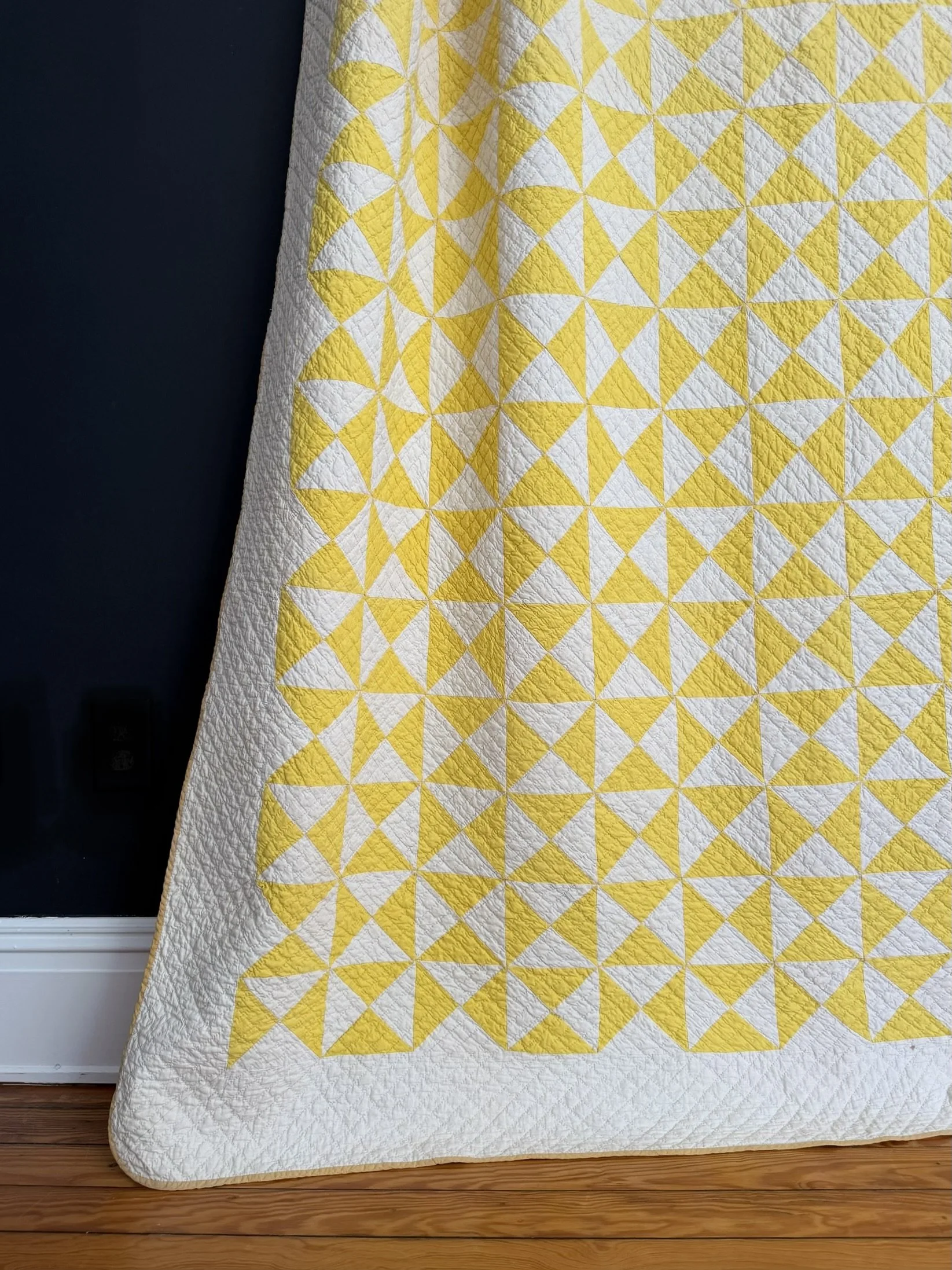 Sun Rays: An Hourglass Quilt