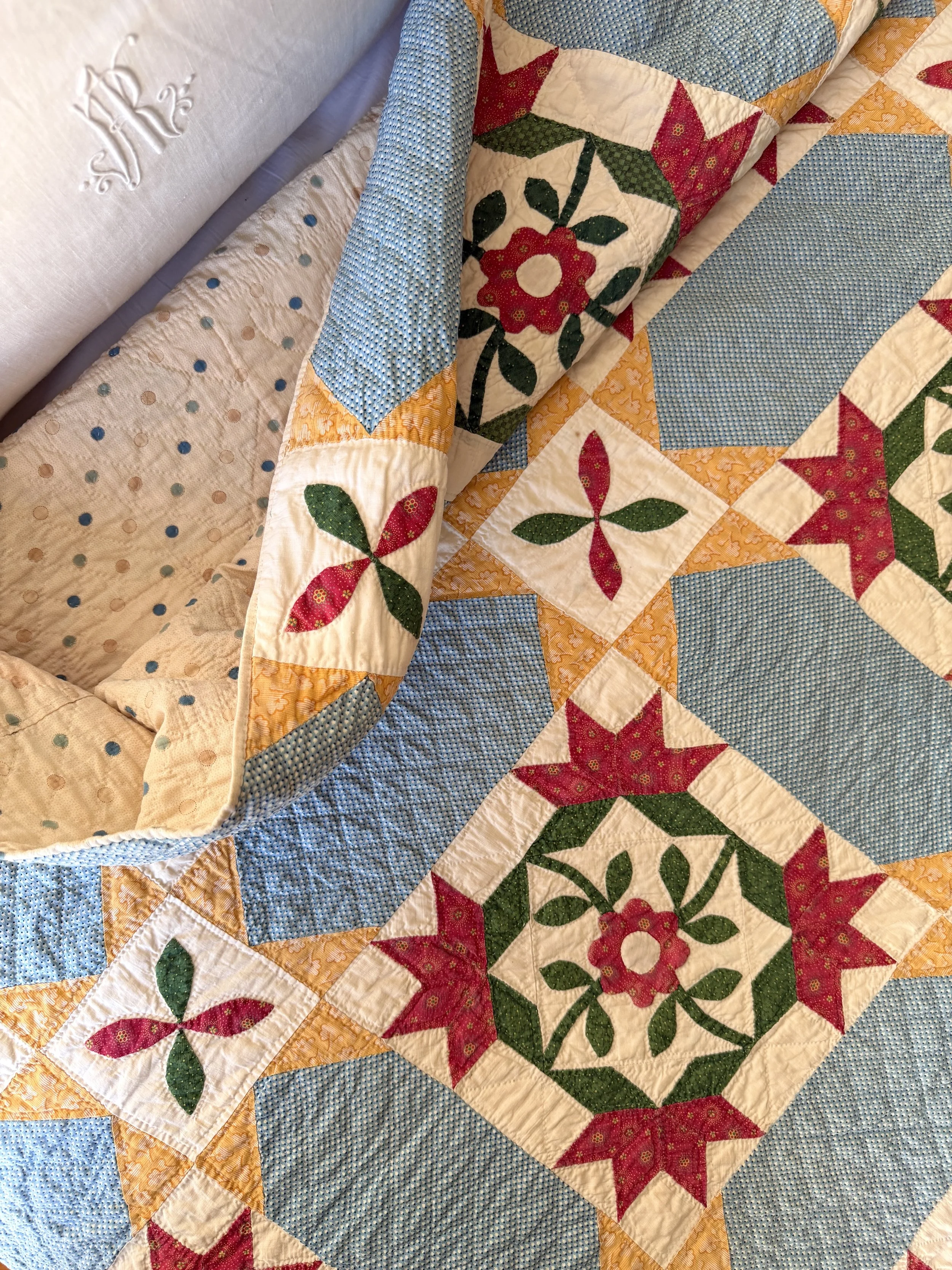 Flower and Star Appliqué Quilt