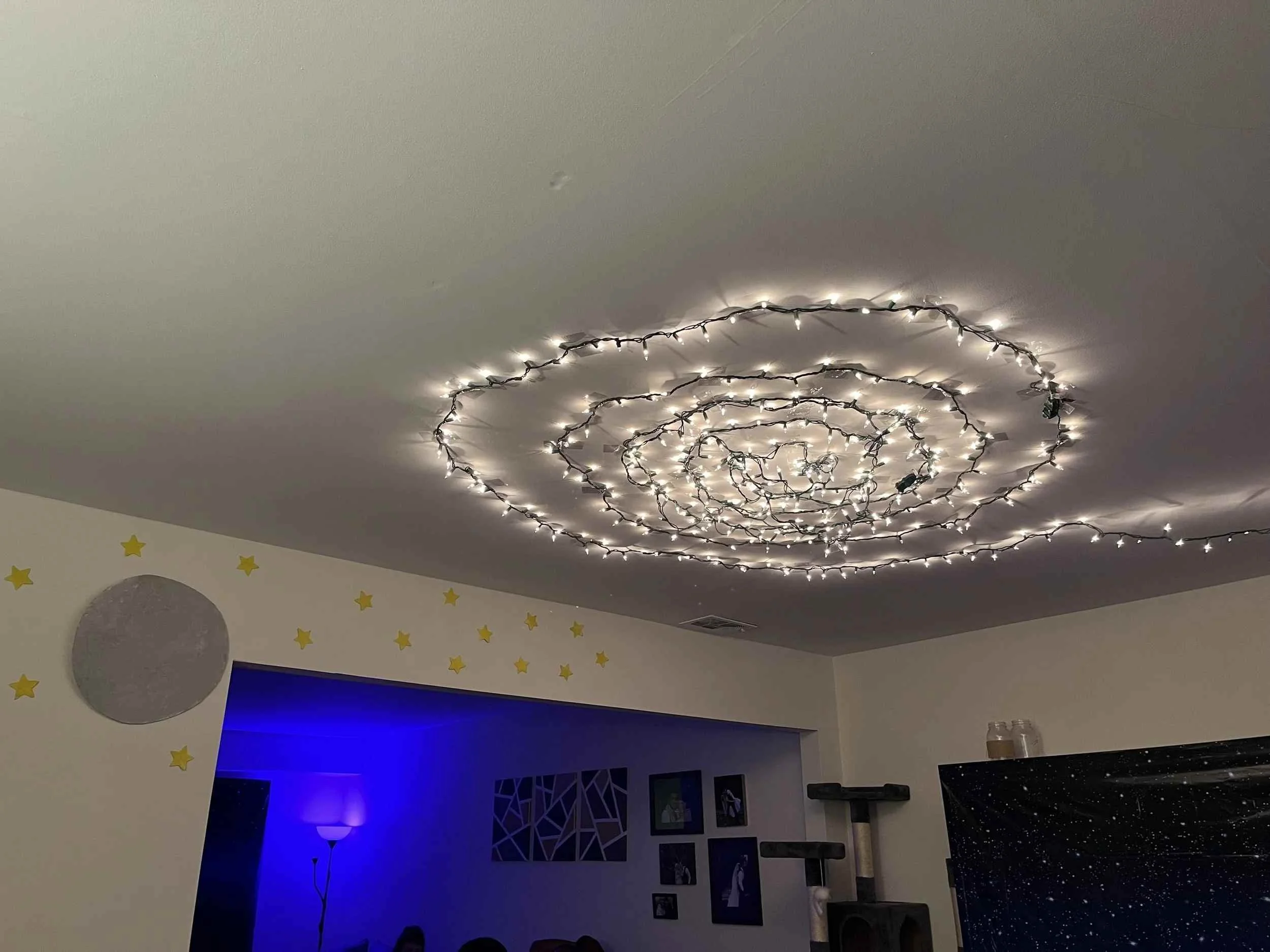 murder-mystery-party-space-galaxy-decor.jpg