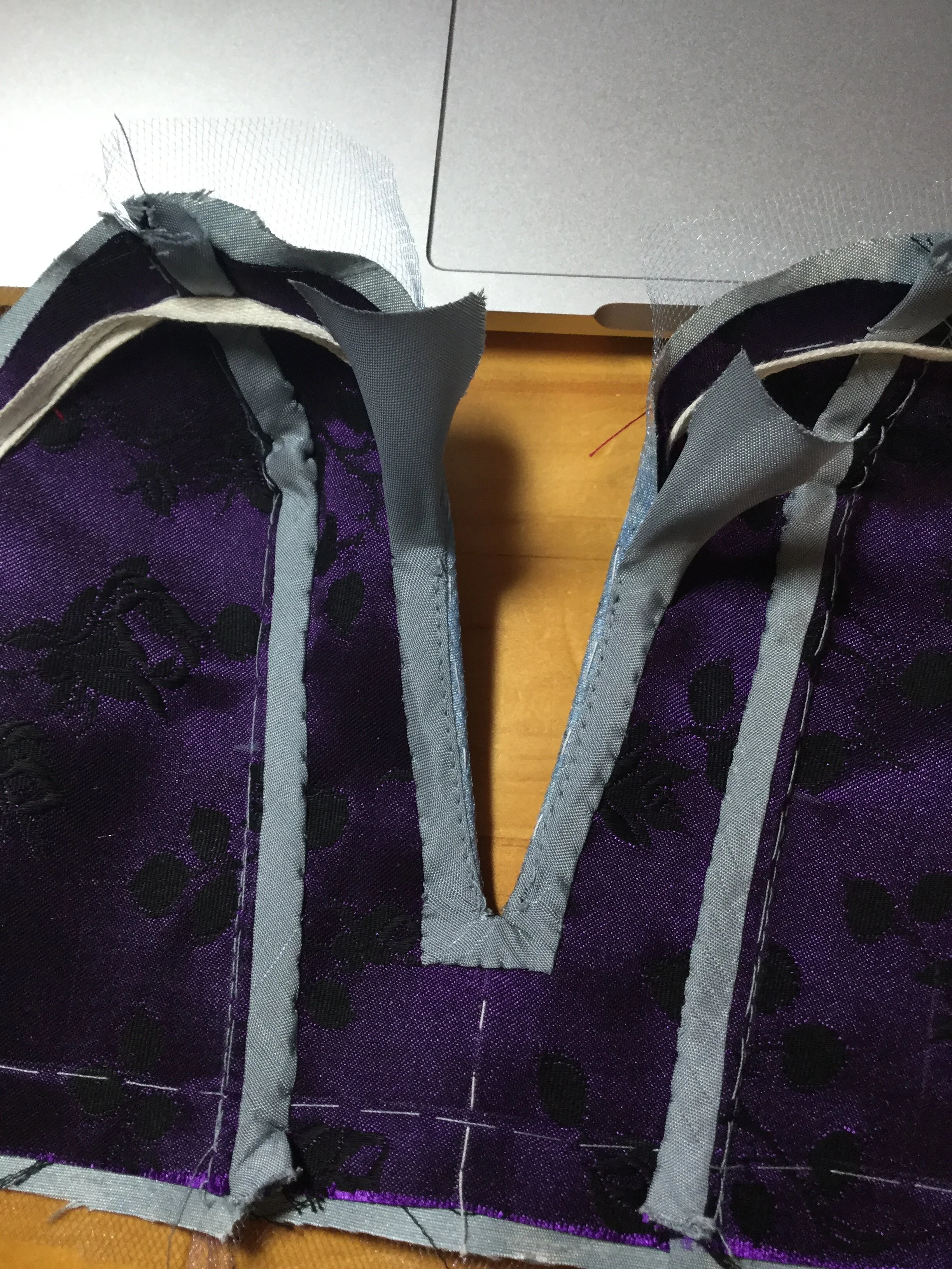 Finishing V before applying bias facing to rest of top edge.
