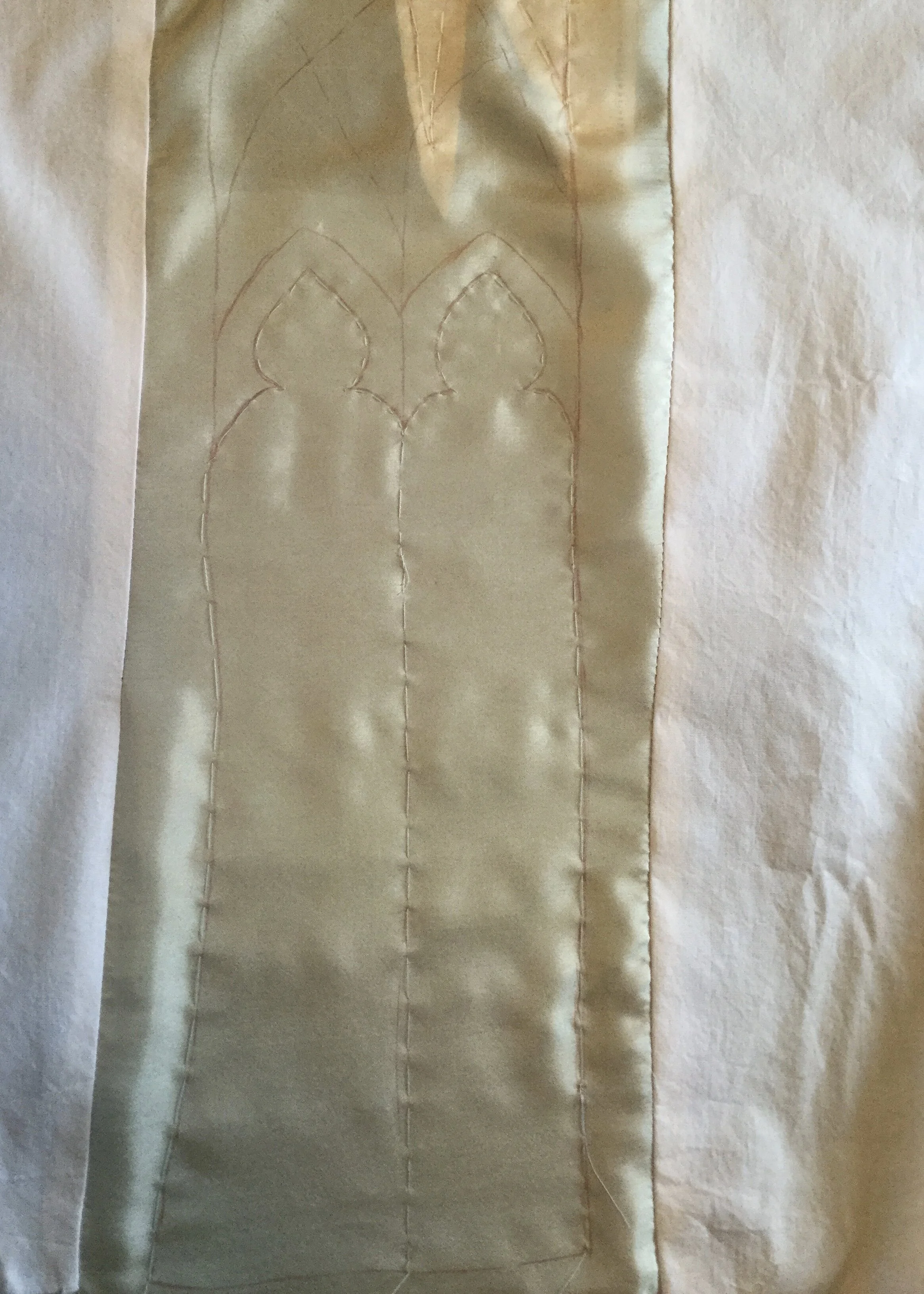 Flat mounting lower window silk.